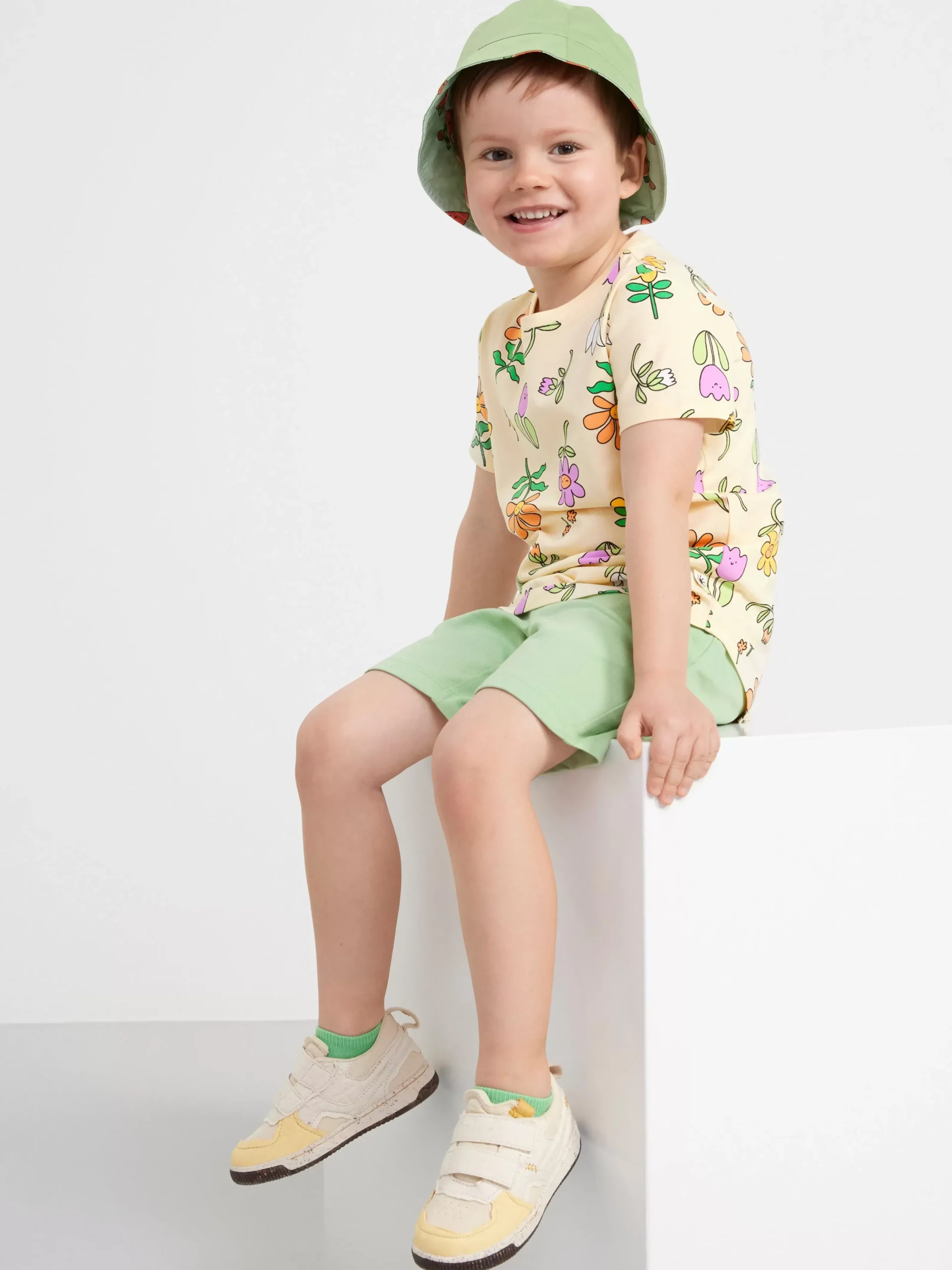 Toppar & T-Shirts>Lindex Kortarmad Topp Med Blommonster Light Yellow