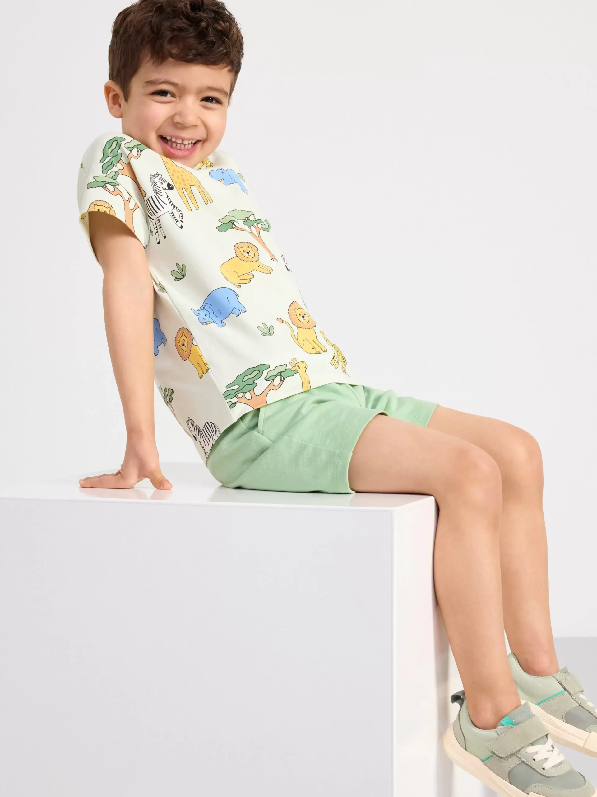 Toppar & T-Shirts>Lindex Kortarmad Topp Med Djur Light Dusty Green