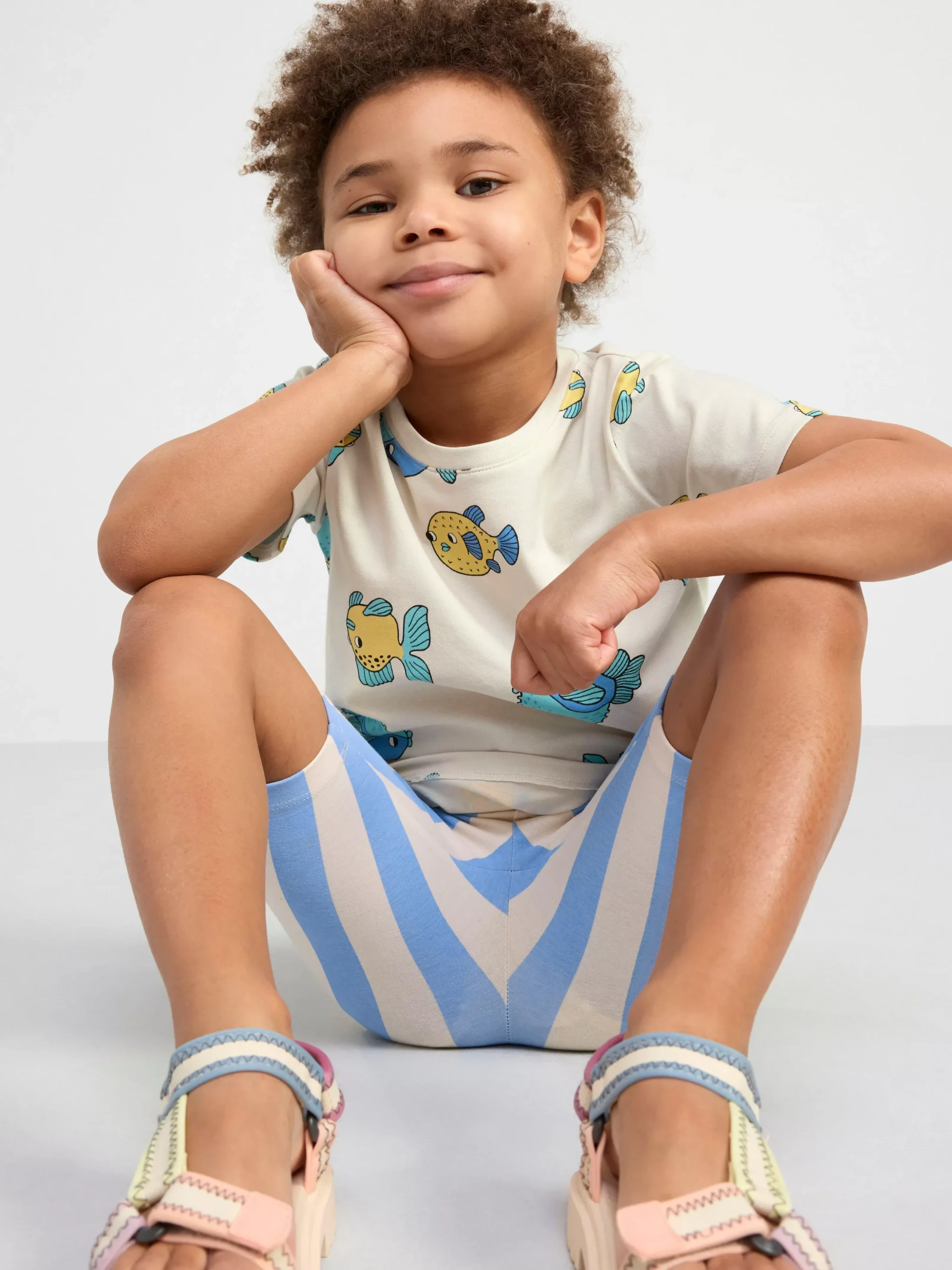 Toppar & T-Shirts>Lindex Kortarmad Topp Med Fiskar Light Beige
