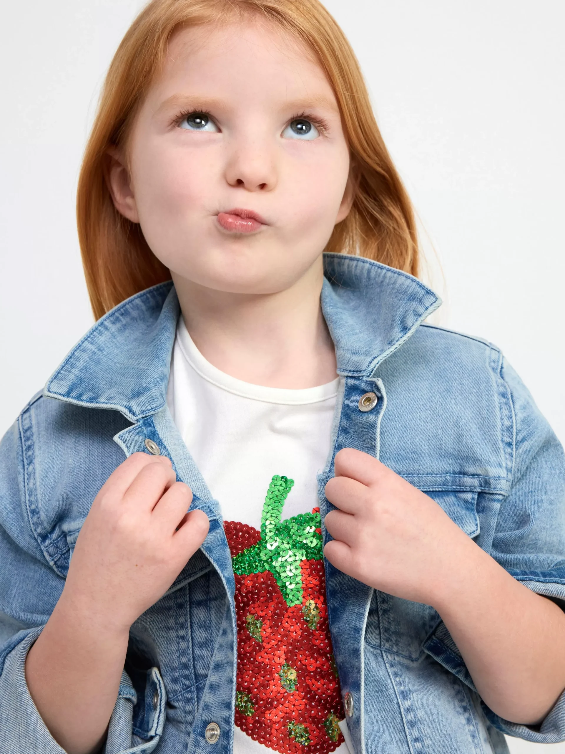Toppar & T-Shirts>Lindex Kortarmad Topp Med Jordgubbe Light Dusty White