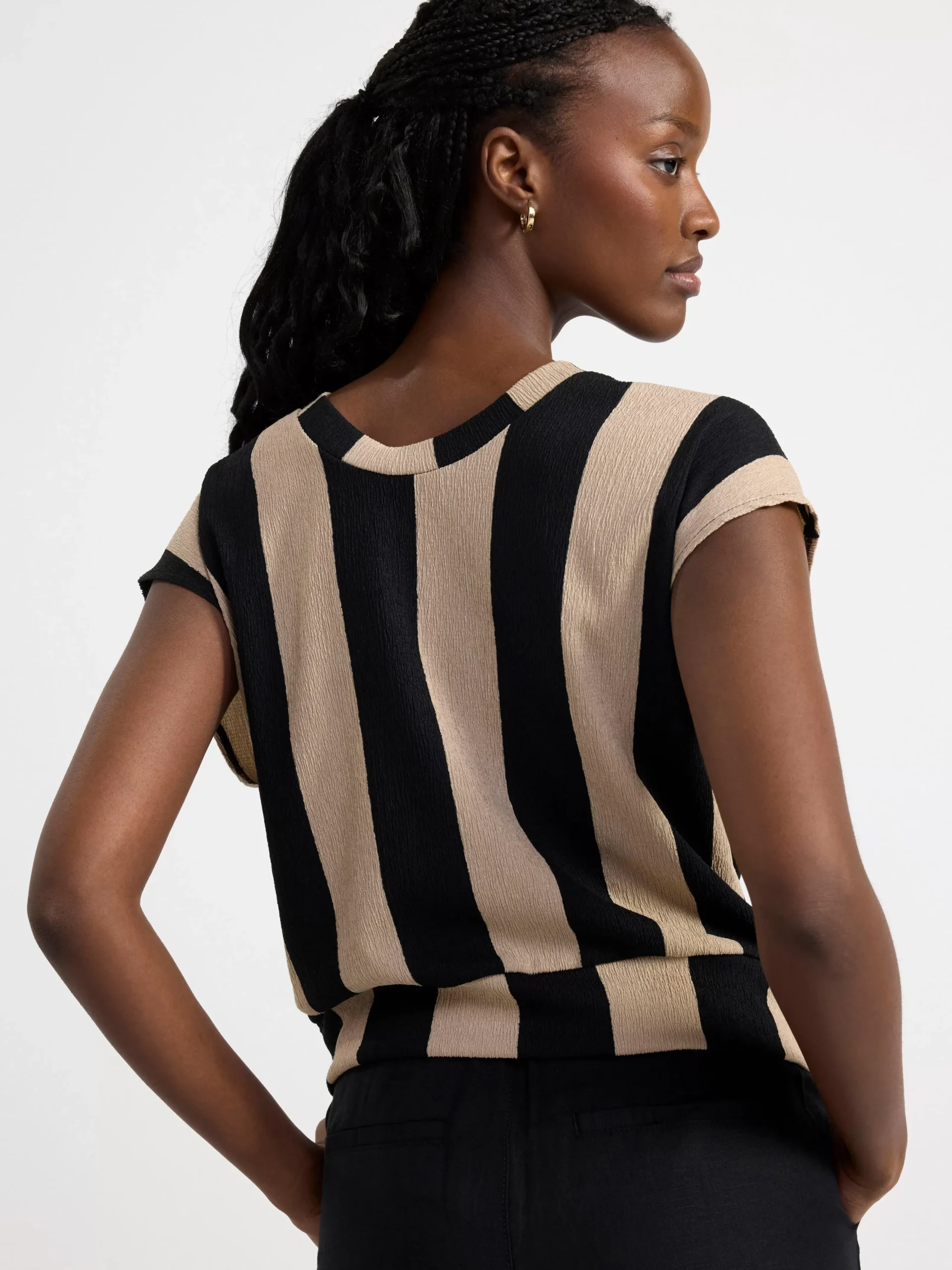 Toppar & T-Shirts>Lindex Kortarmad Topp Med Tvinnad Detalj Framtill Black