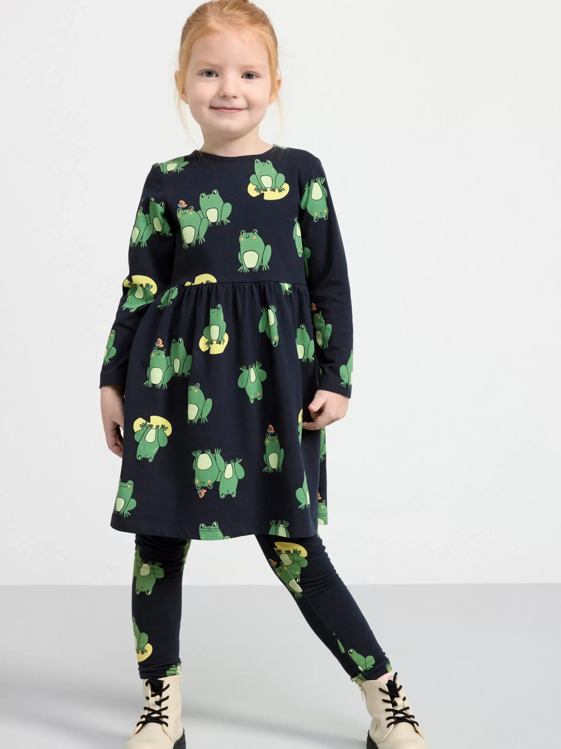 Klänningar>Lindex Langarmad Klanning Med Heltackande Monster Med Grodor Dark Navy