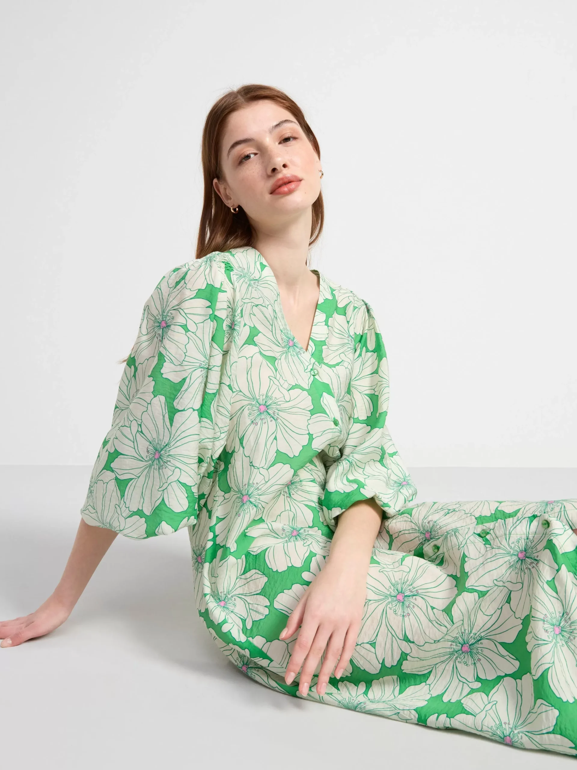 Klänningar>Lindex Langarmad Midiklanning Med Blommor Green