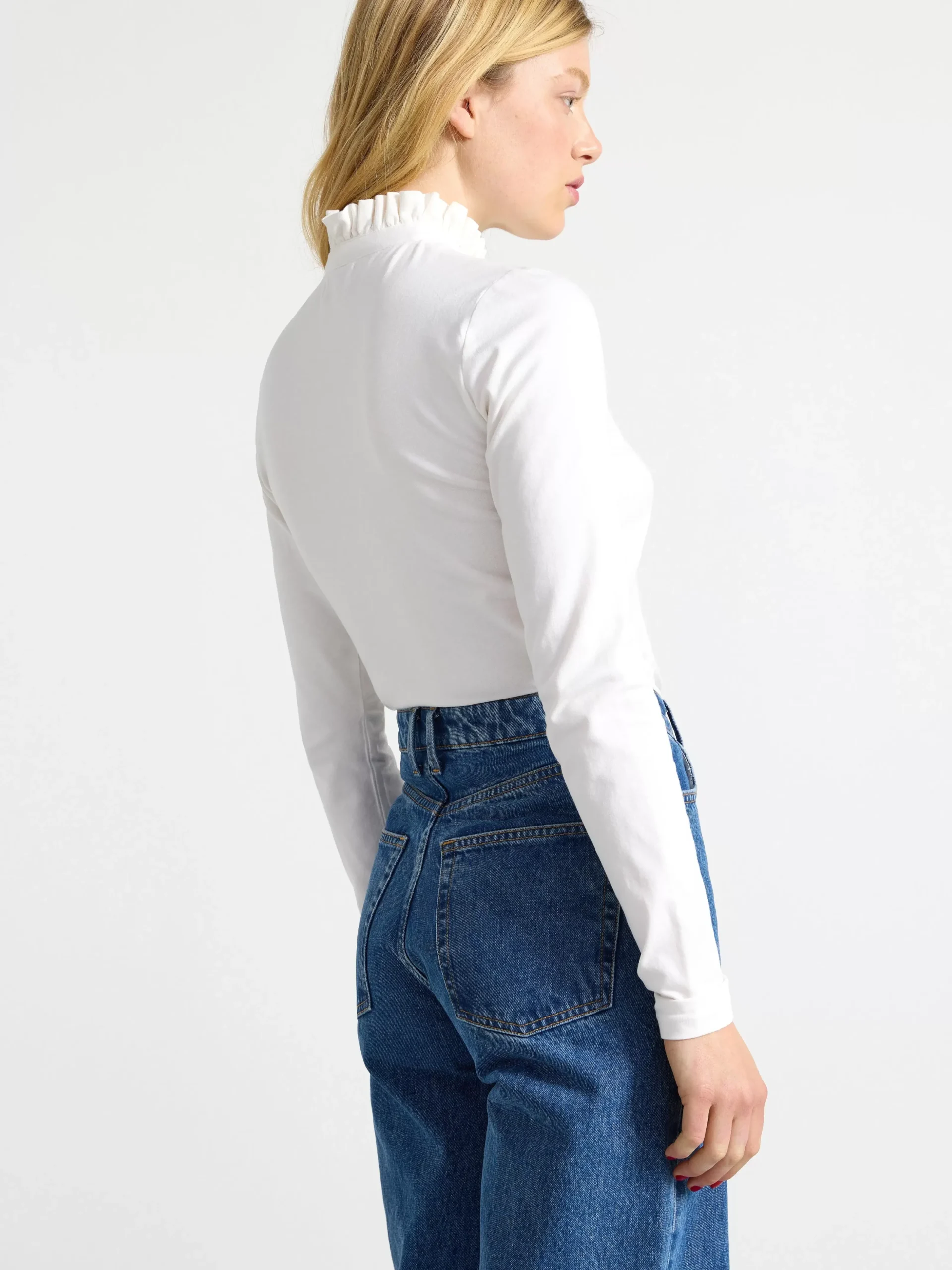 Toppar & T-Shirts>Lindex Langarmad Topp Med Volangkrage Off White