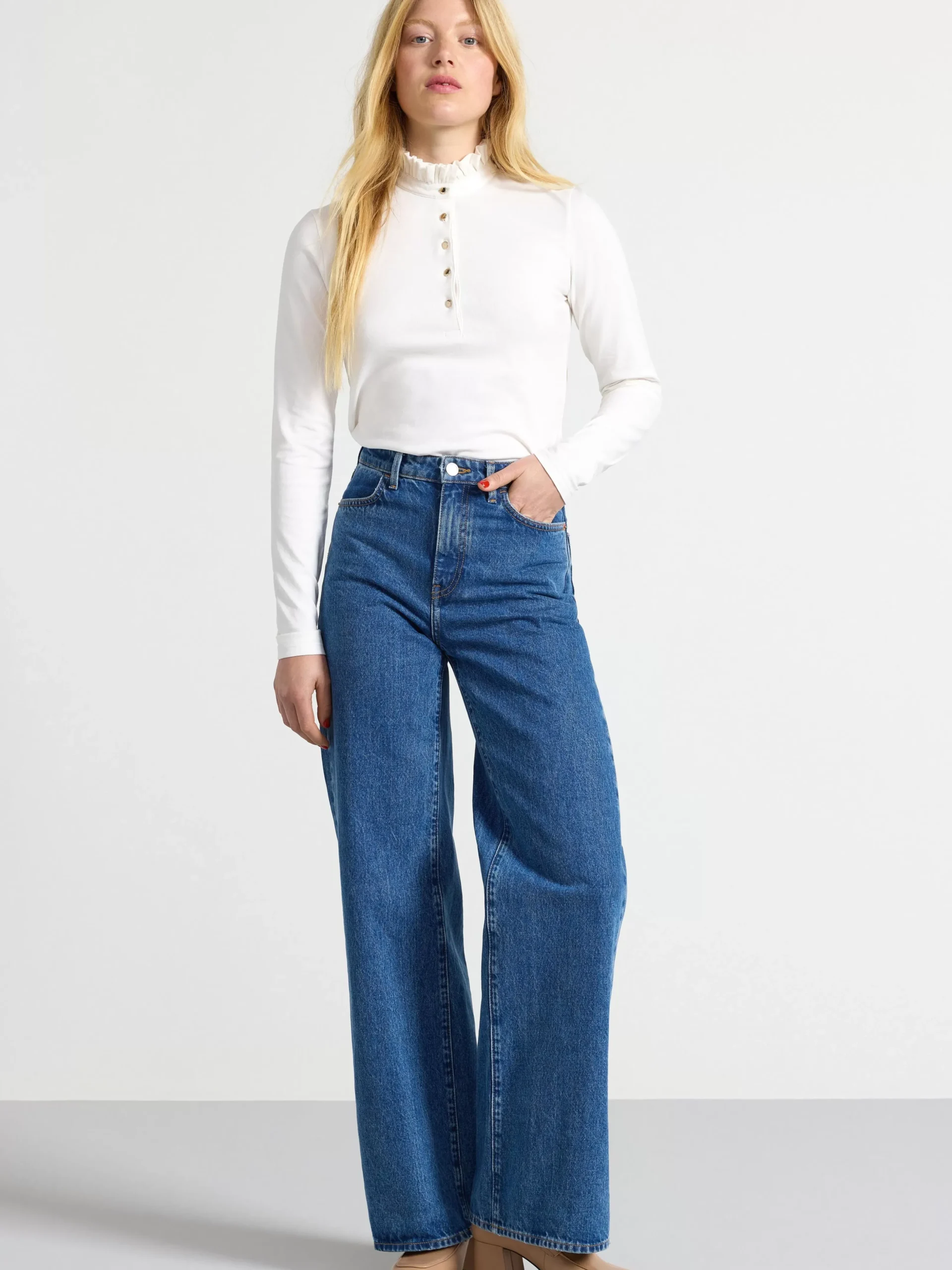 Toppar & T-Shirts>Lindex Langarmad Topp Med Volangkrage Off White