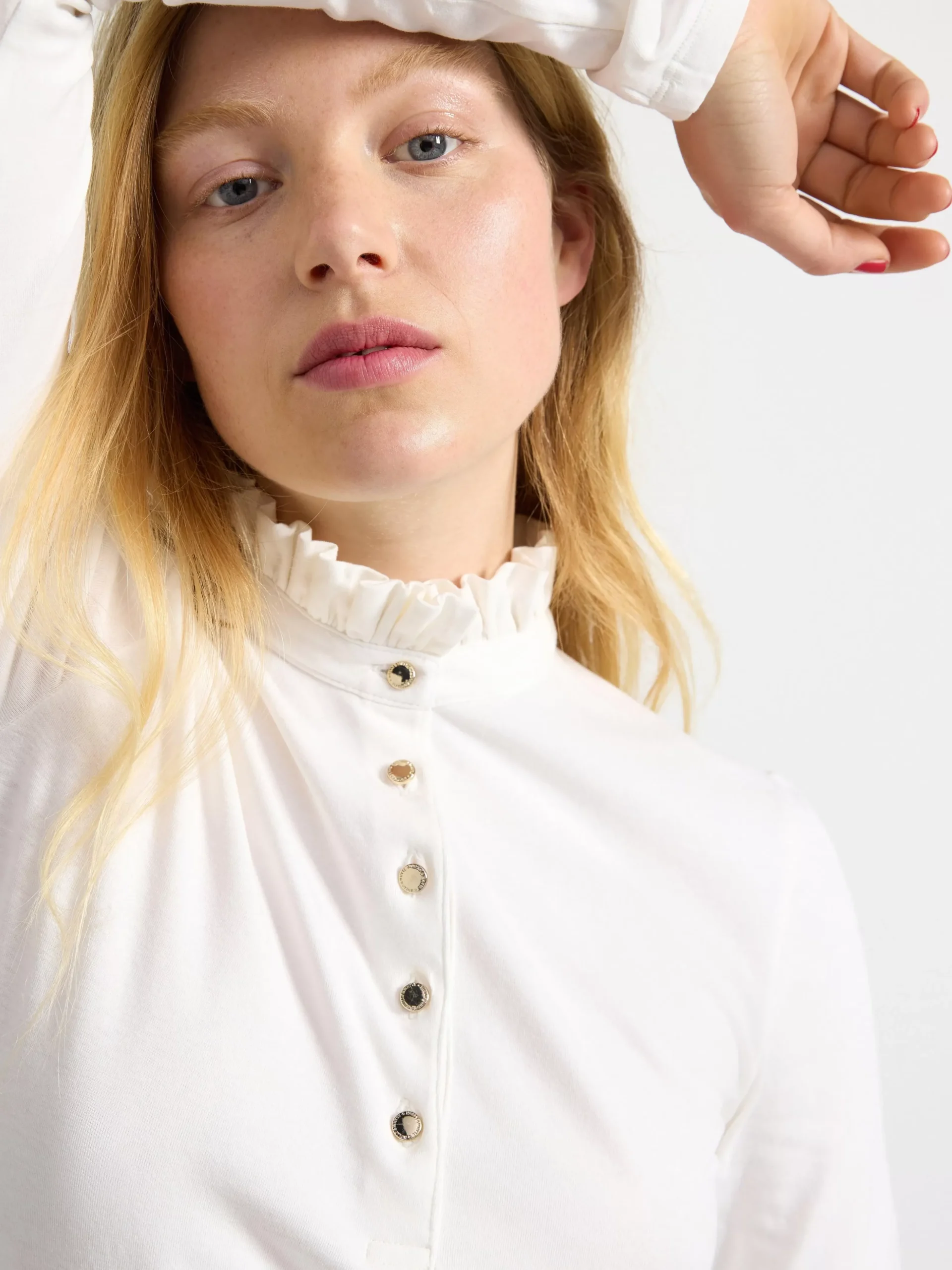 Toppar & T-Shirts>Lindex Langarmad Topp Med Volangkrage Off White