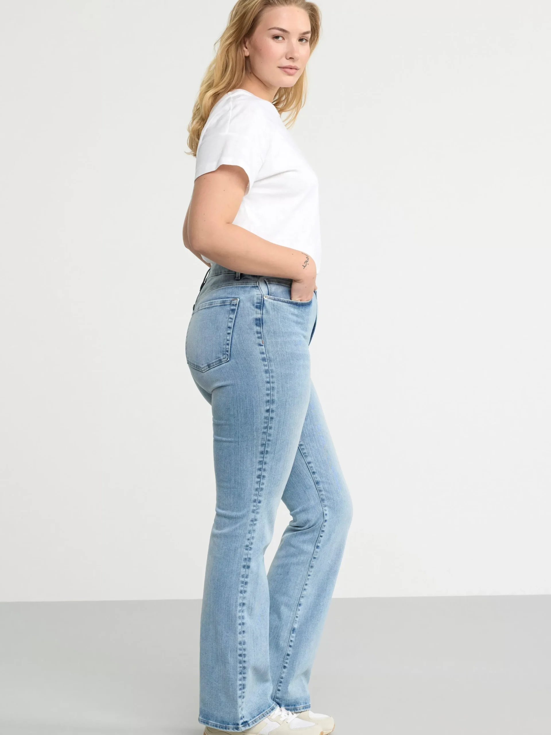 Jeans>Lindex Mira Curve Super Stretch Flared Jeans Light Denim