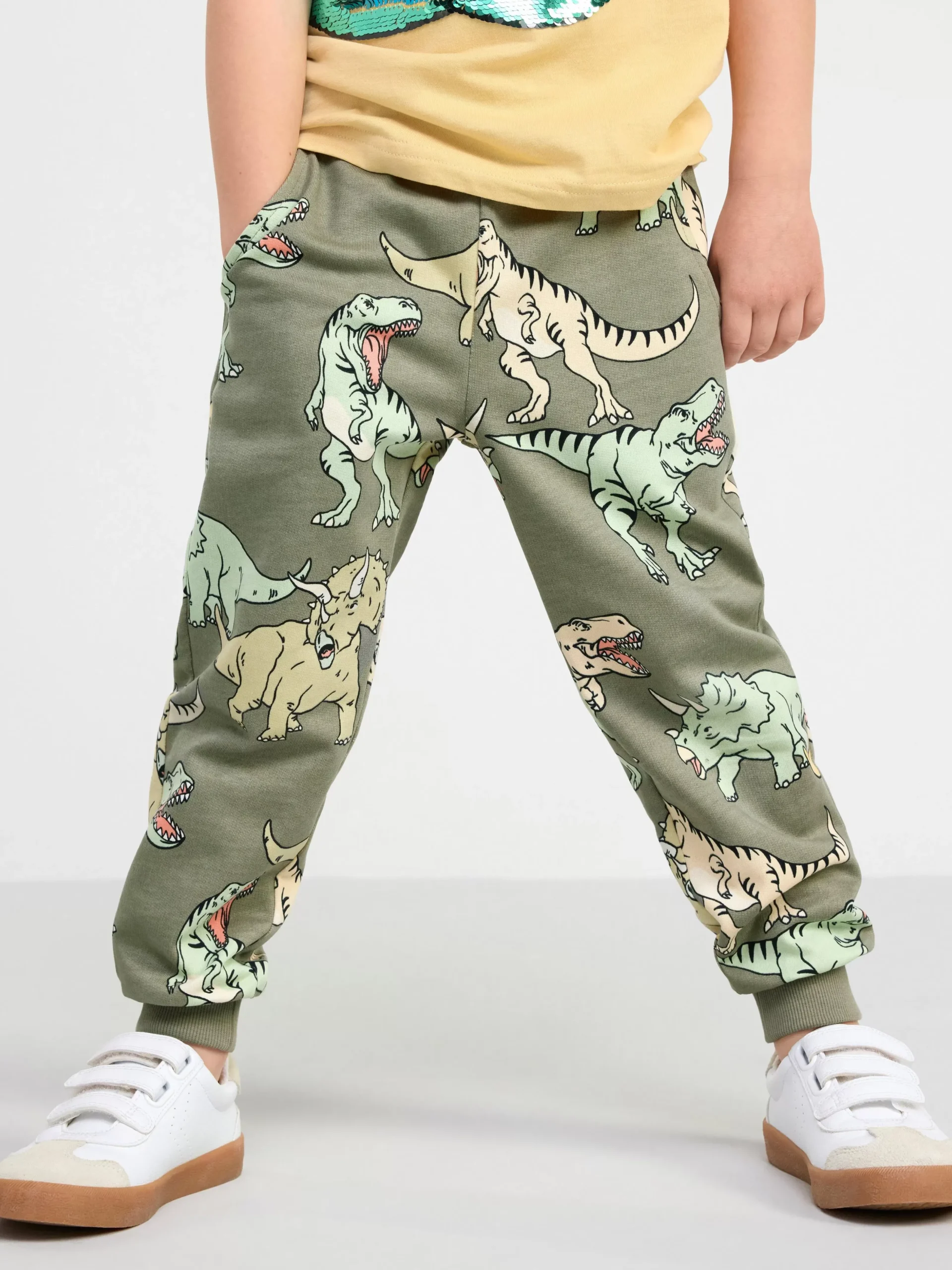 Byxor & Leggings>Lindex Mjukisbyxor Med Dinosaurier Light Dusty Khaki