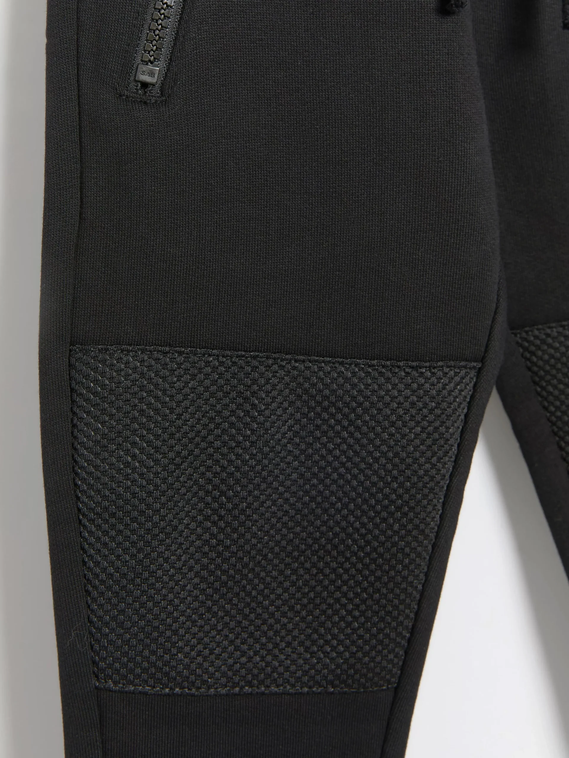 Byxor & Leggings>Lindex Mjukisbyxor Med Lappar I Mesh Pa Knana Black