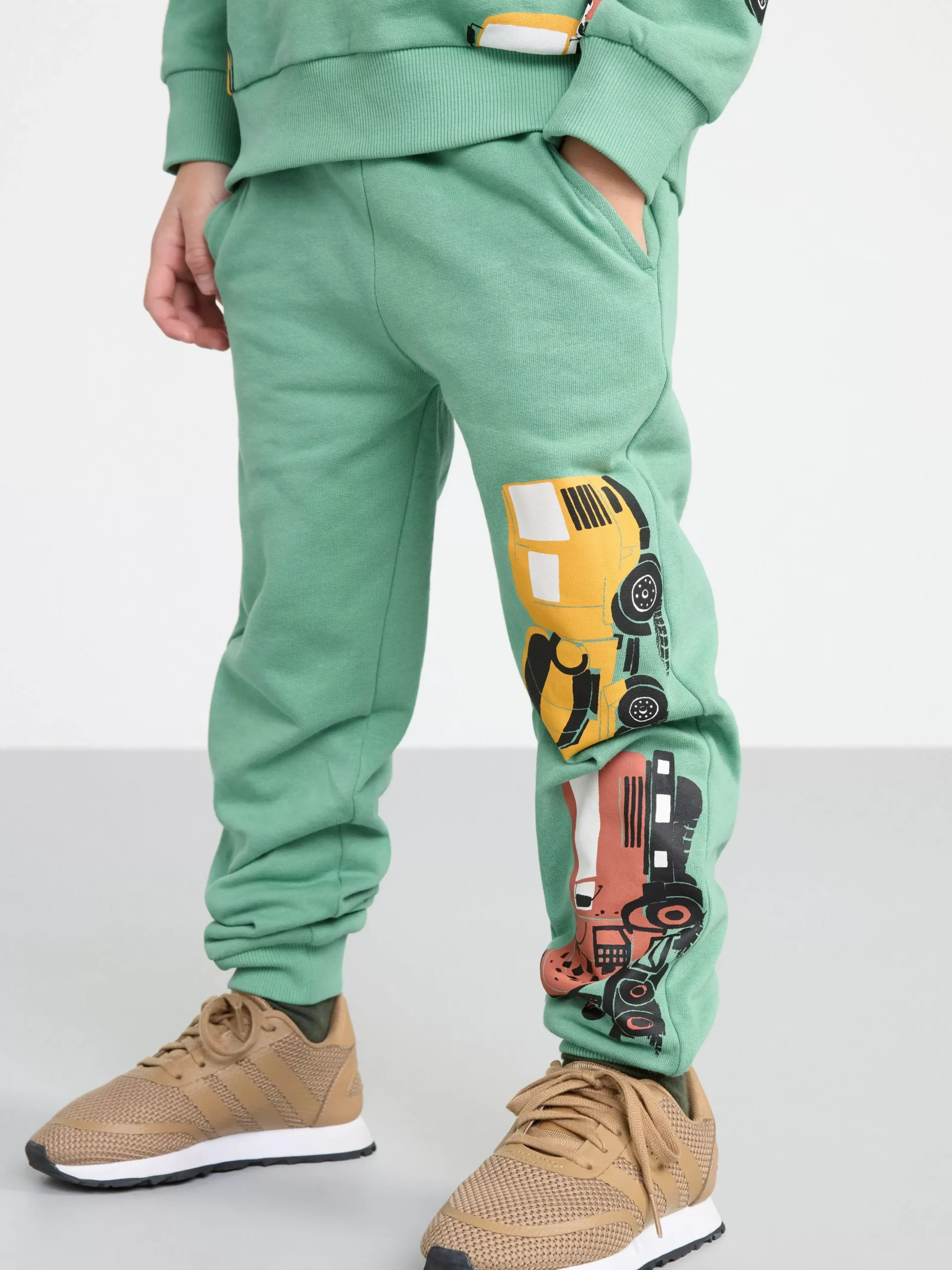 Byxor & Leggings>Lindex Mjukisbyxor Med Lastbilar Och Borstad Insida Dusty Green