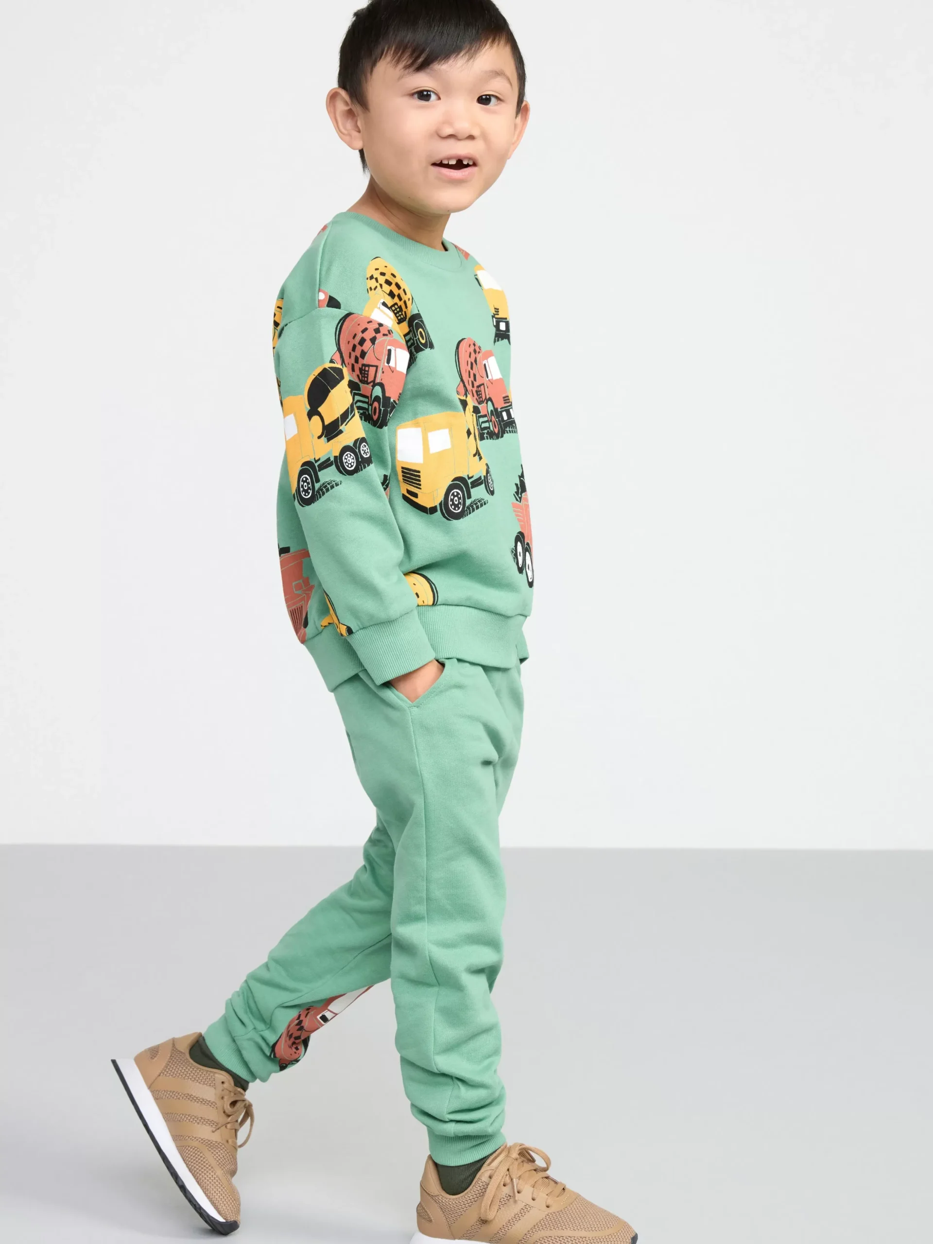 Byxor & Leggings>Lindex Mjukisbyxor Med Lastbilar Och Borstad Insida Dusty Green