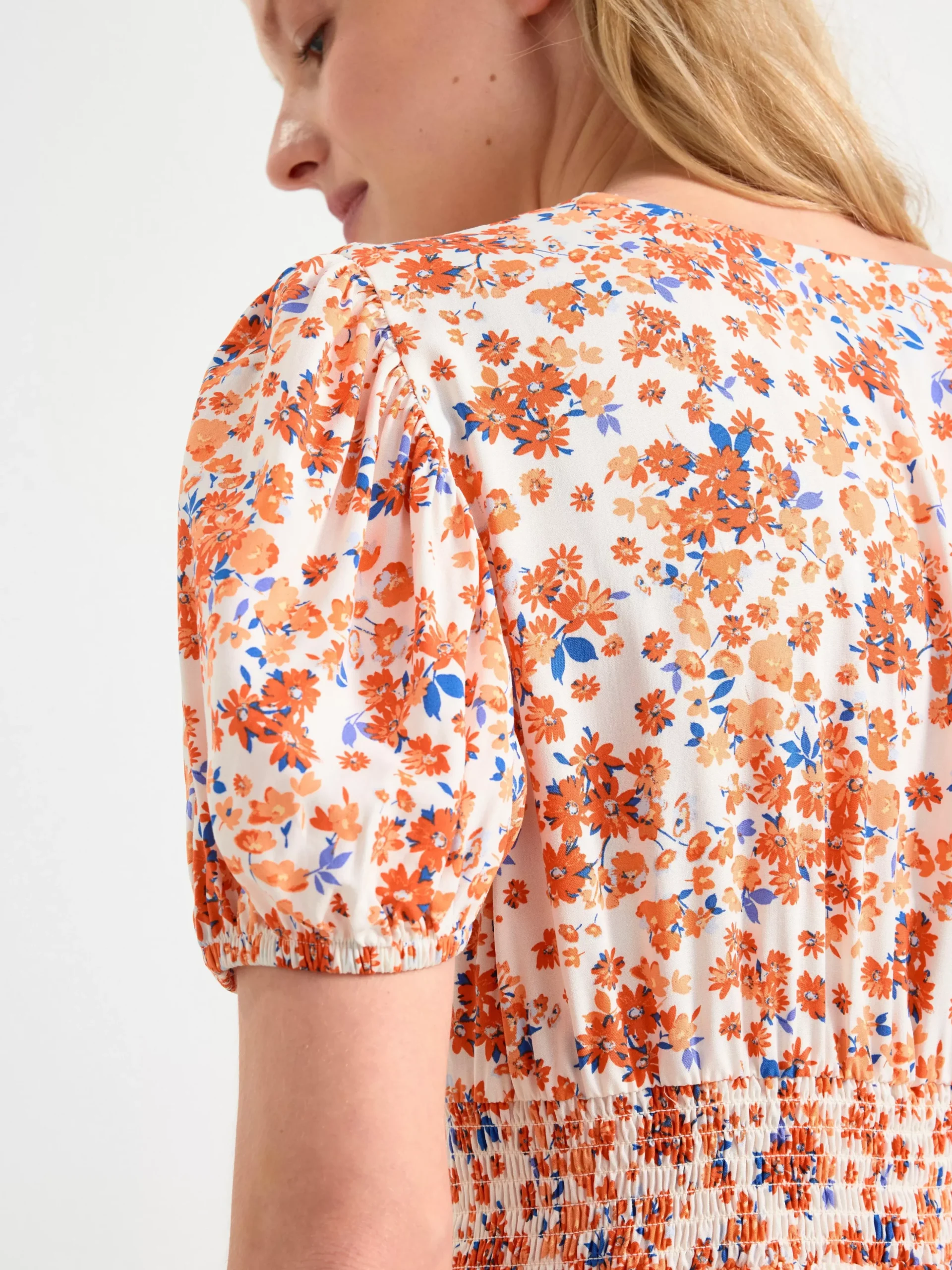 Klänningar>Lindex Monstrad Klanning Med Puffarm Light Orange