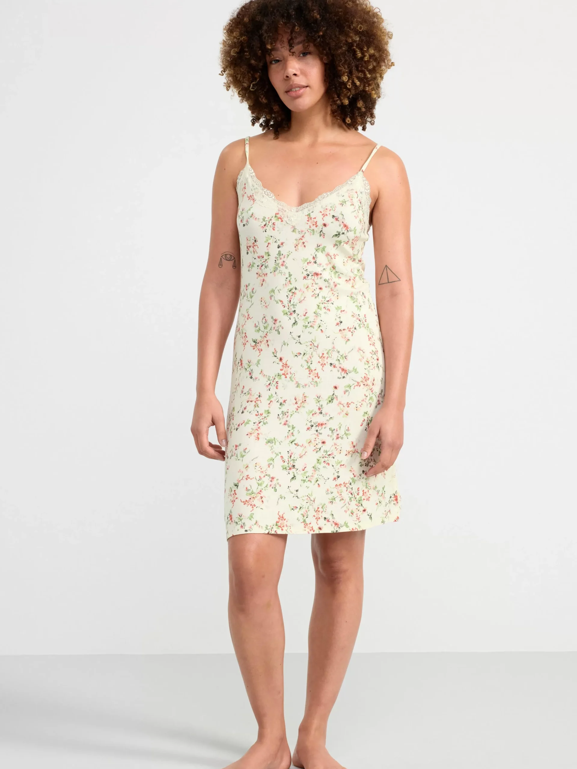Nattplagg>Lindex Nattlinne Med Spets Och Blommor White