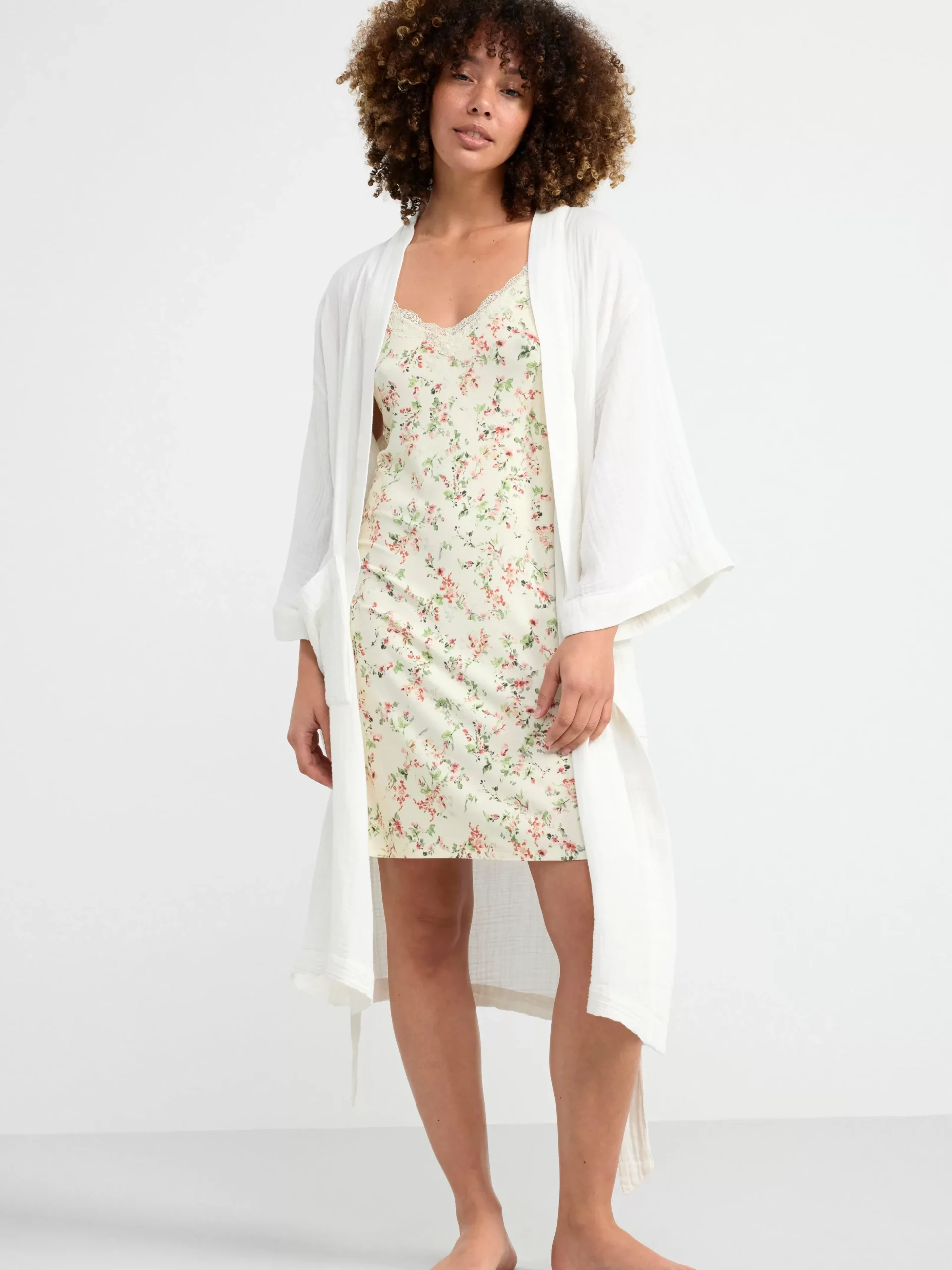 Nattplagg>Lindex Nattlinne Med Spets Och Blommor White