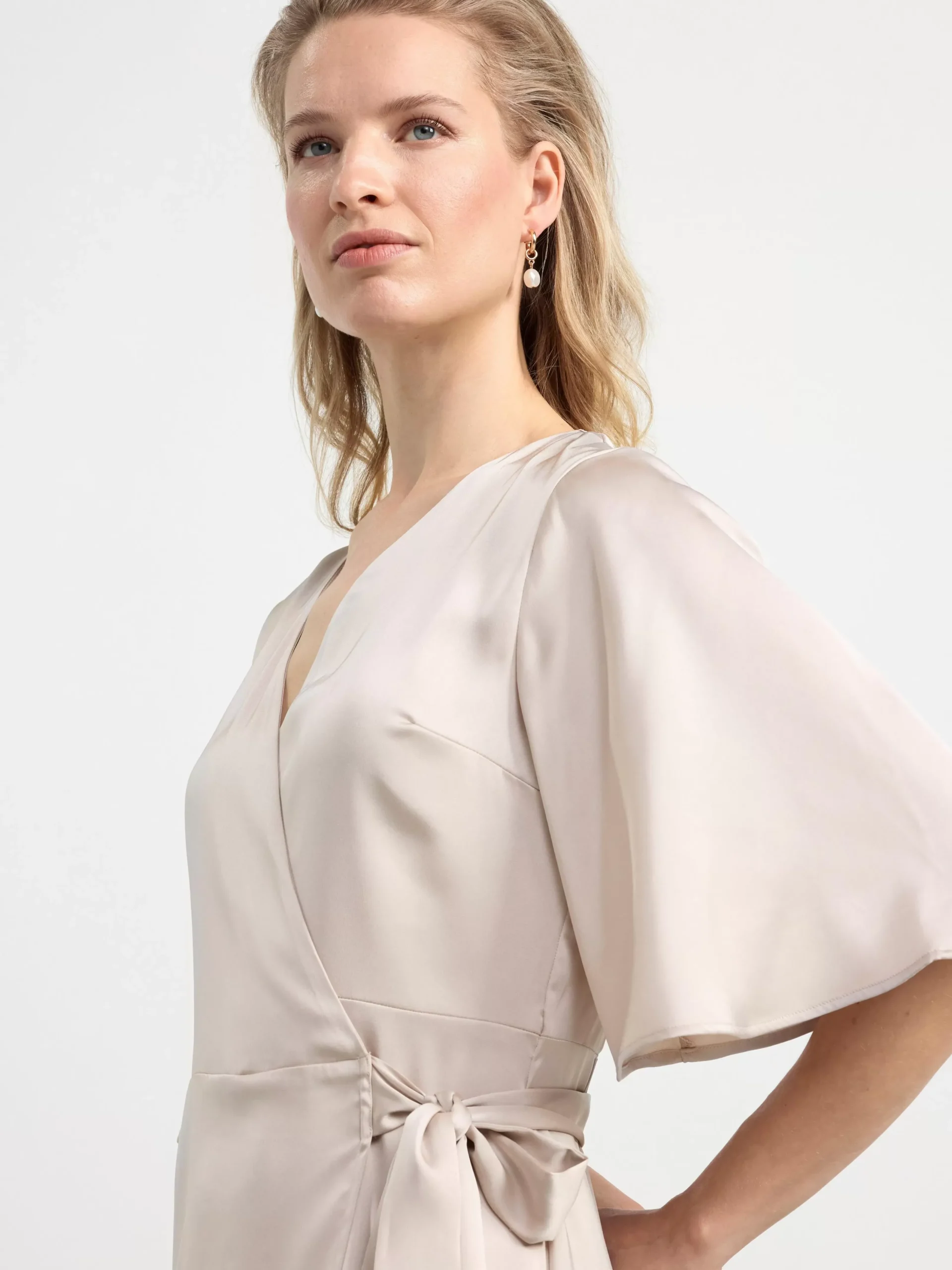 Klänningar>Lindex Omlottklanning I Satin Light Dusty Grey