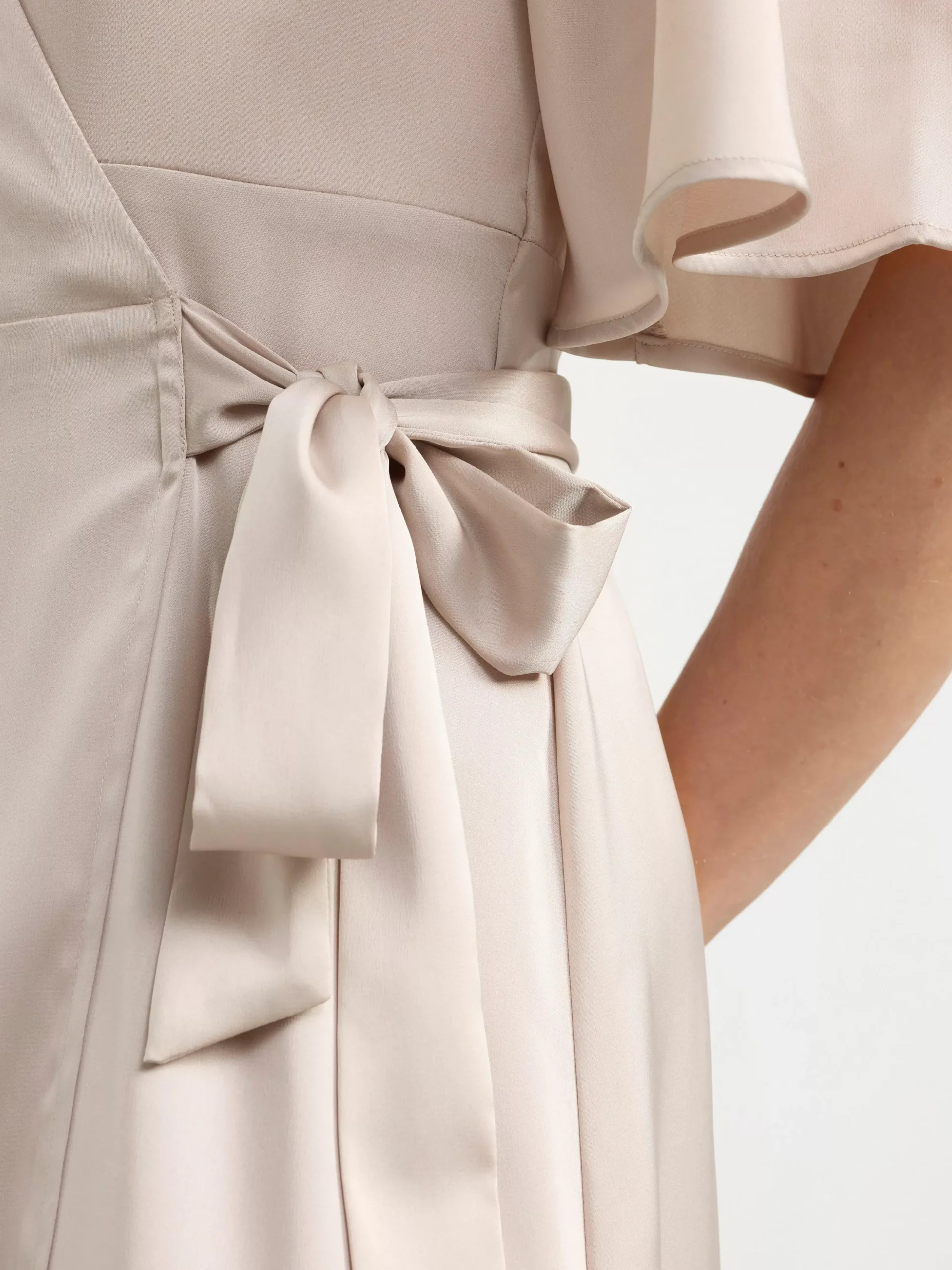 Klänningar>Lindex Omlottklanning I Satin Light Dusty Grey