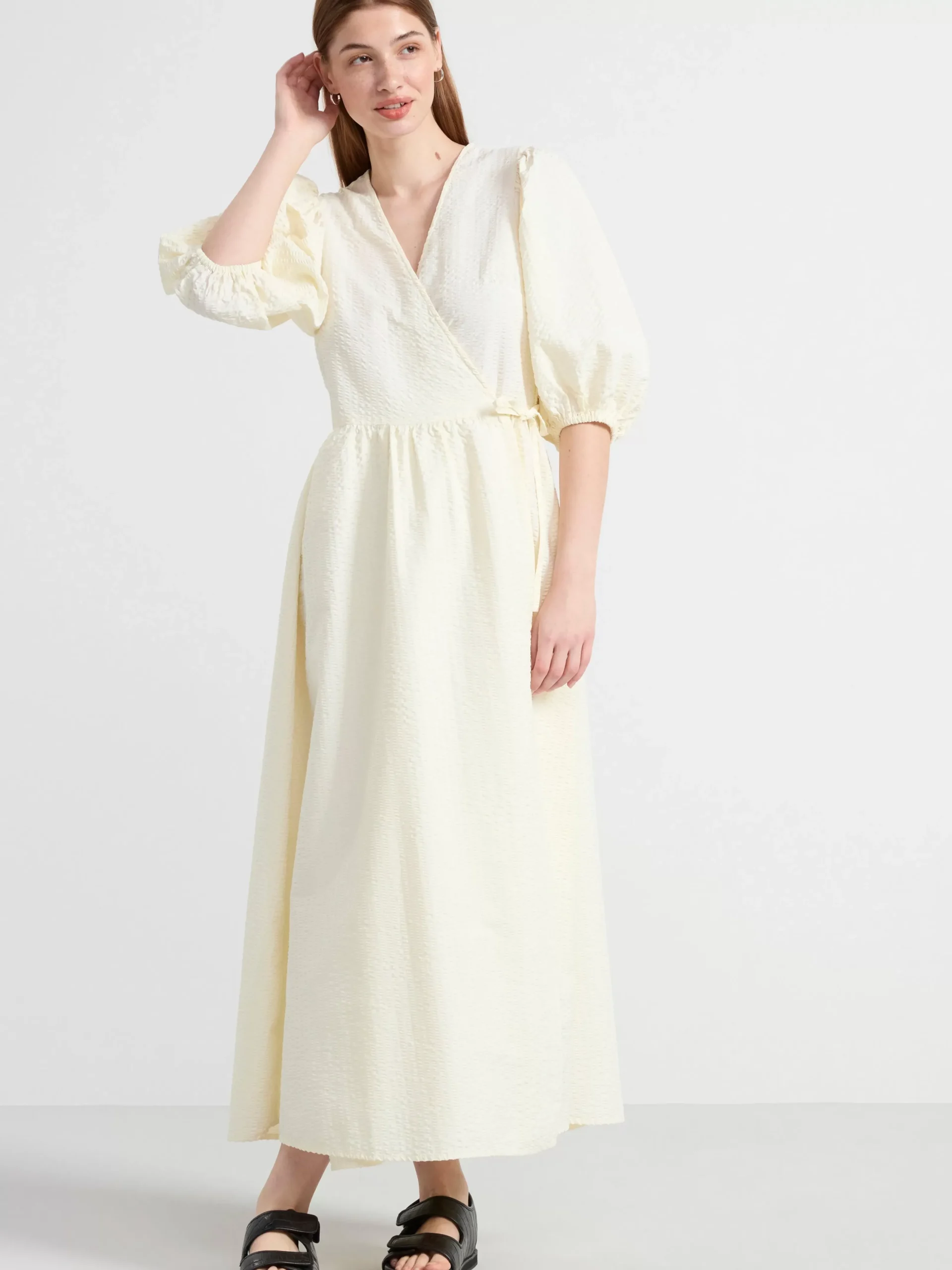 Klänningar>Lindex Omlottklanning Med Puffarm I Backebolja Off White