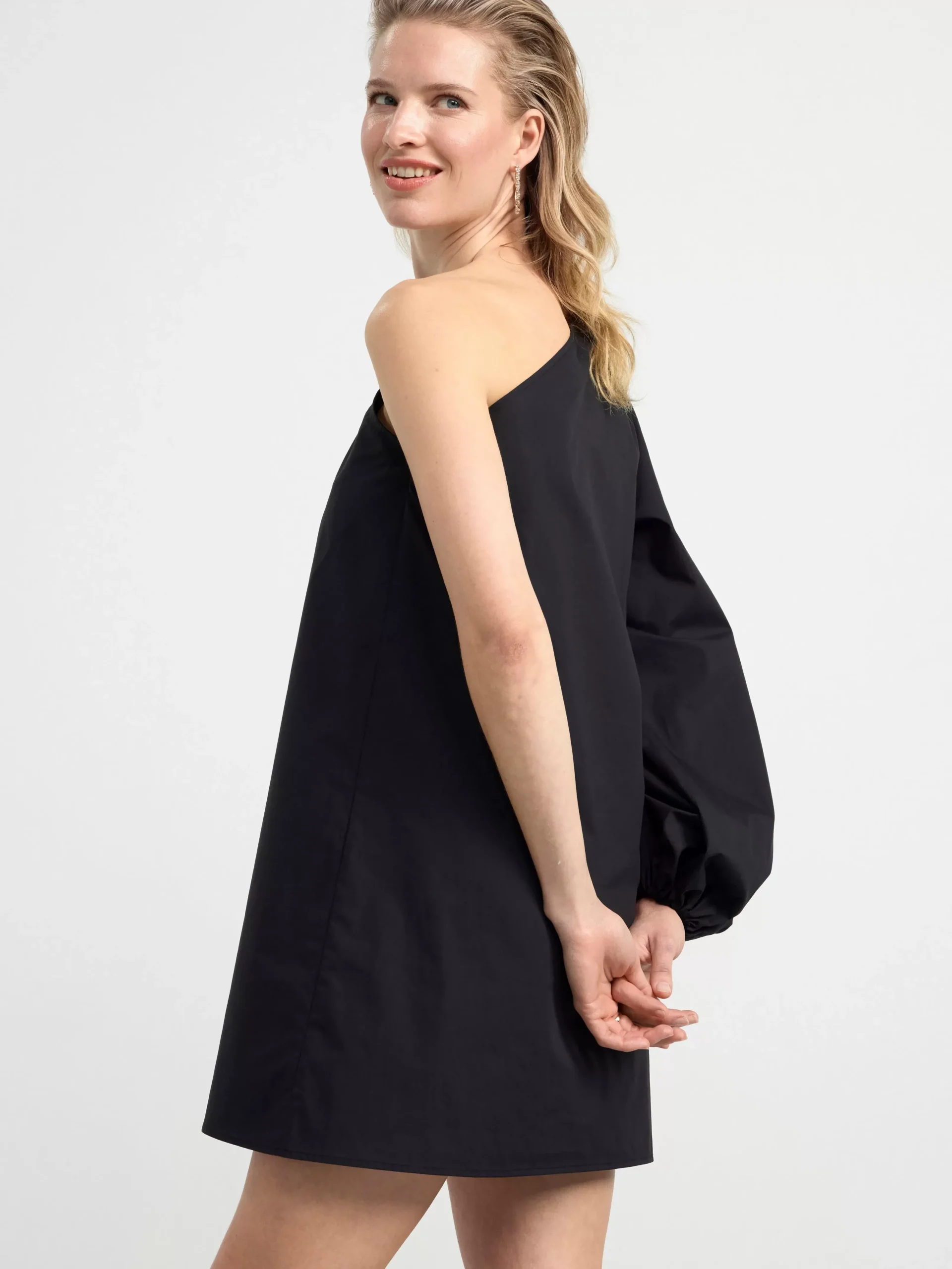 Klänningar>Lindex One-Shoulder Klanning Black