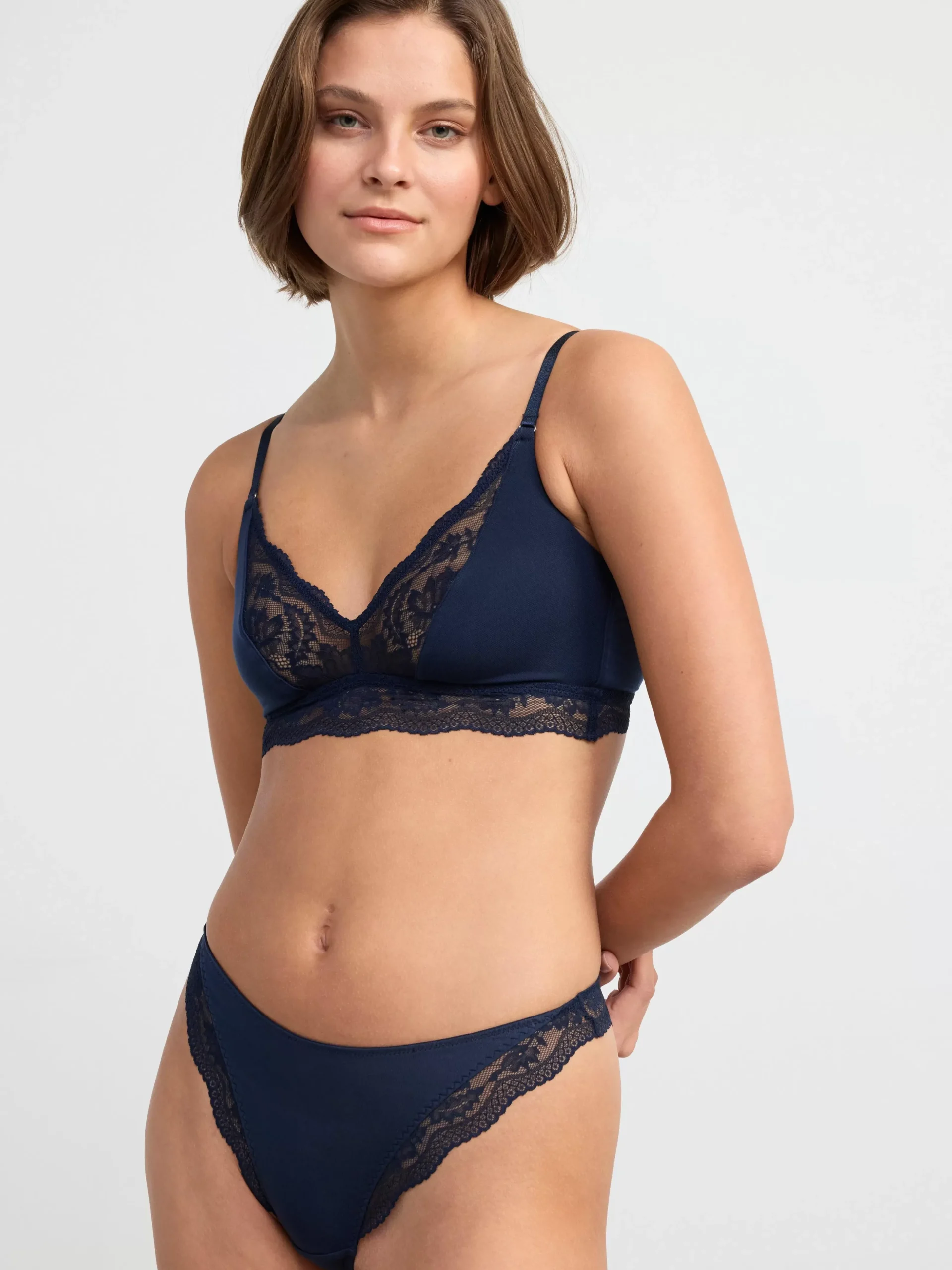 Bh>Lindex Ovadderad Bralette Med Spets Navy