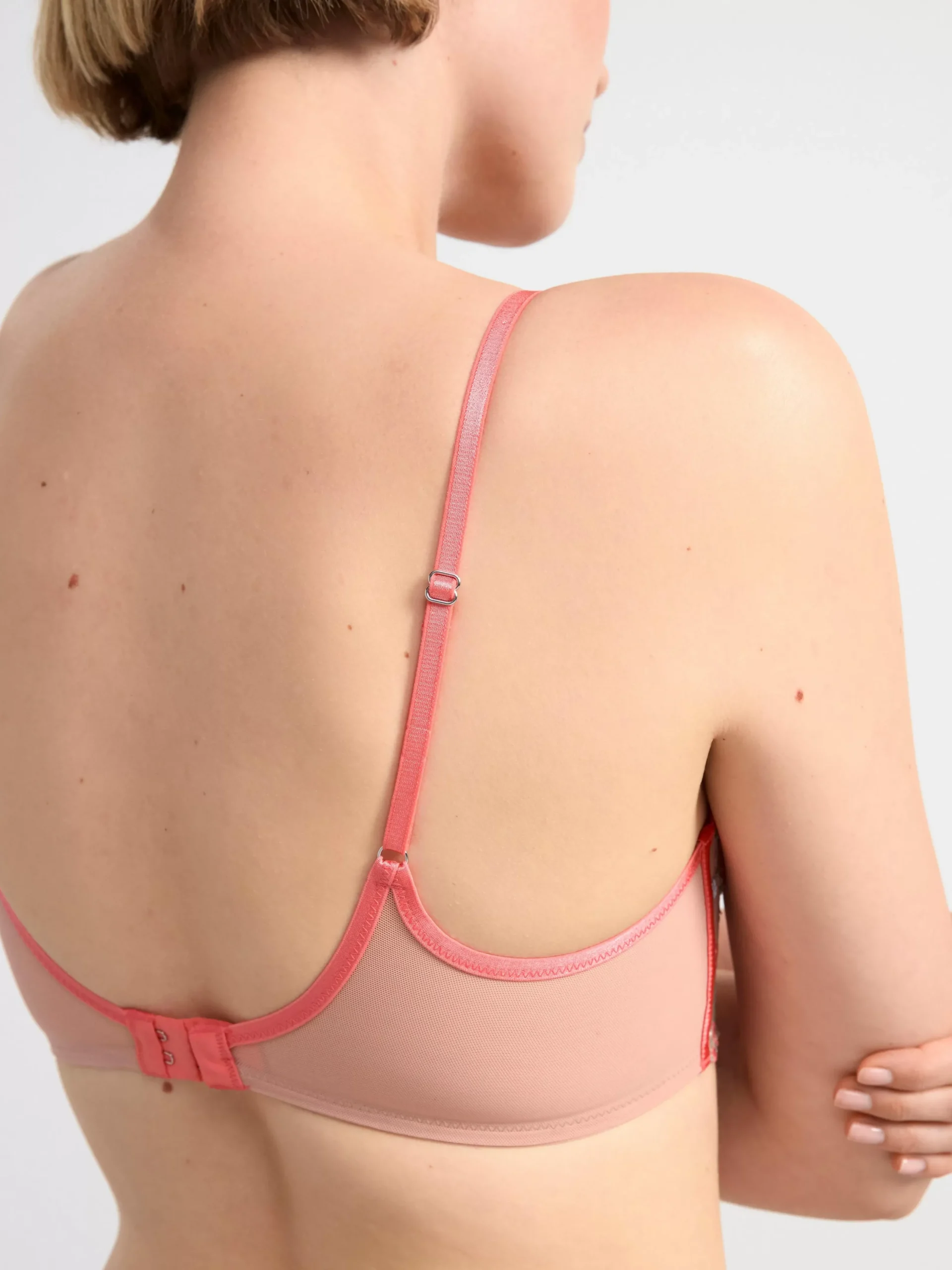Bh>Lindex Ovadderad Bustier Med Blommig Spets Och Mesh Dark Pink