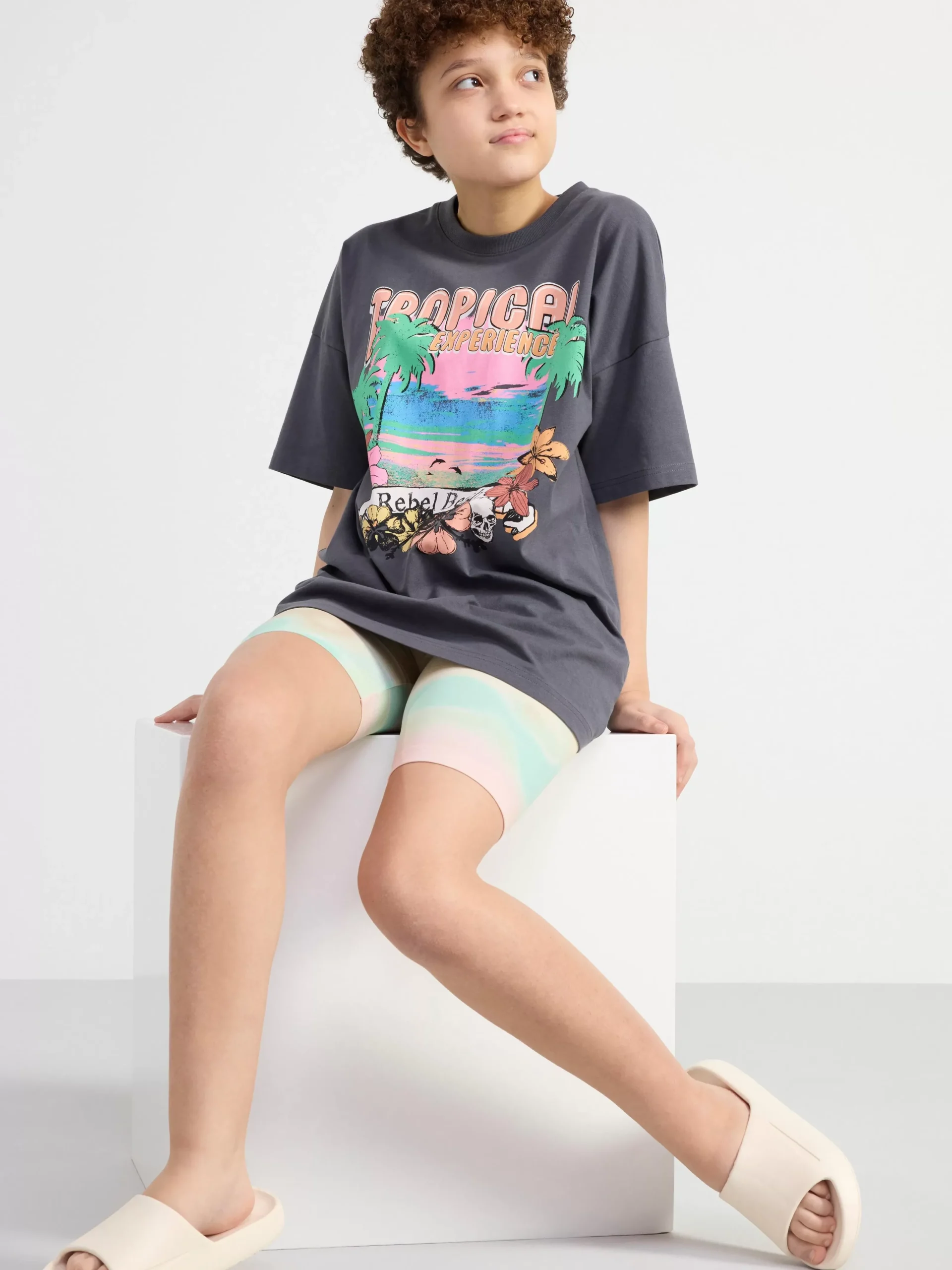 Toppar & T-Shirts>Lindex Oversized T-Shirt Med Tryck Dark Grey