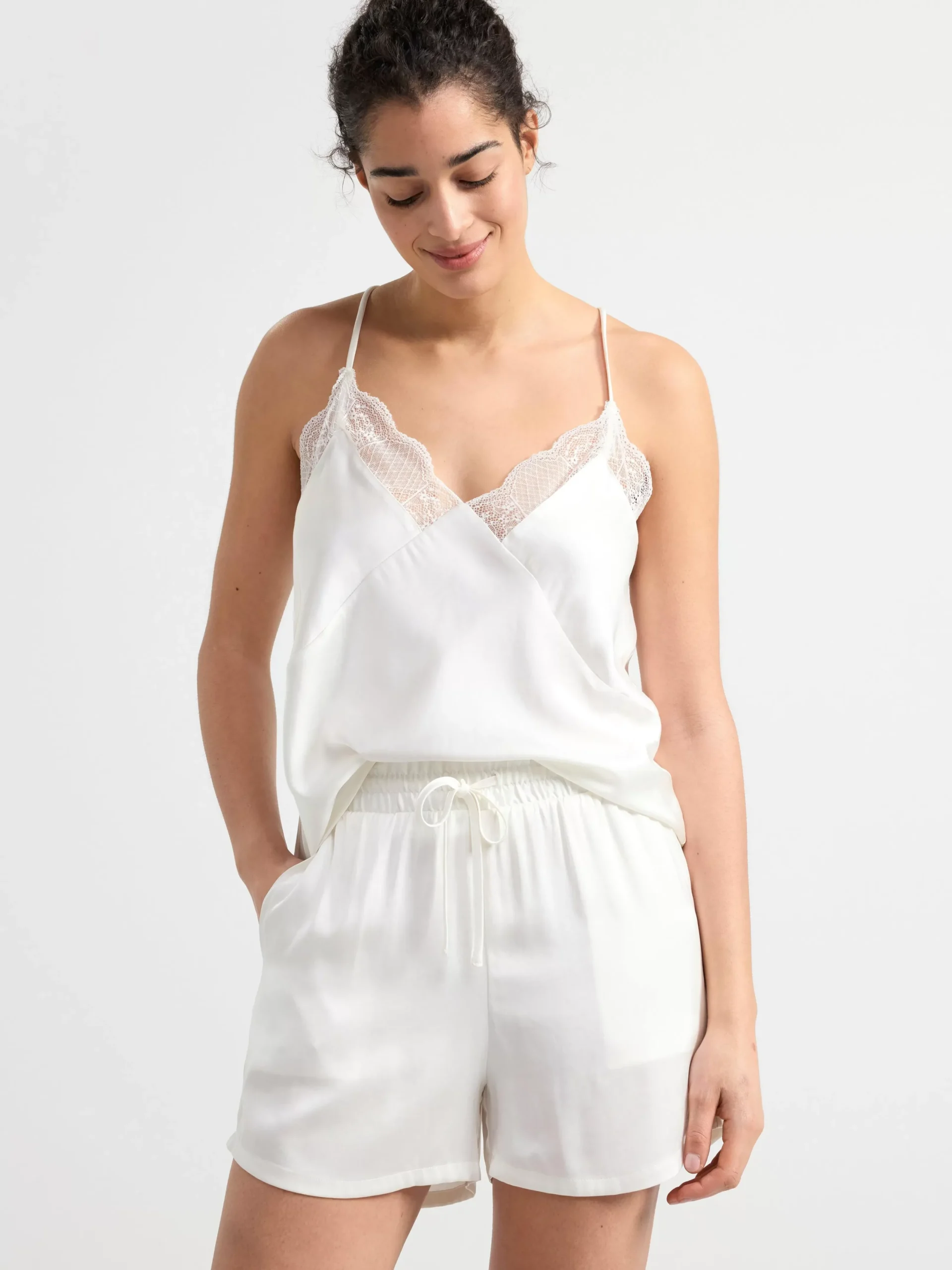 Nattplagg>Lindex Pyjamasset I Satin Light White
