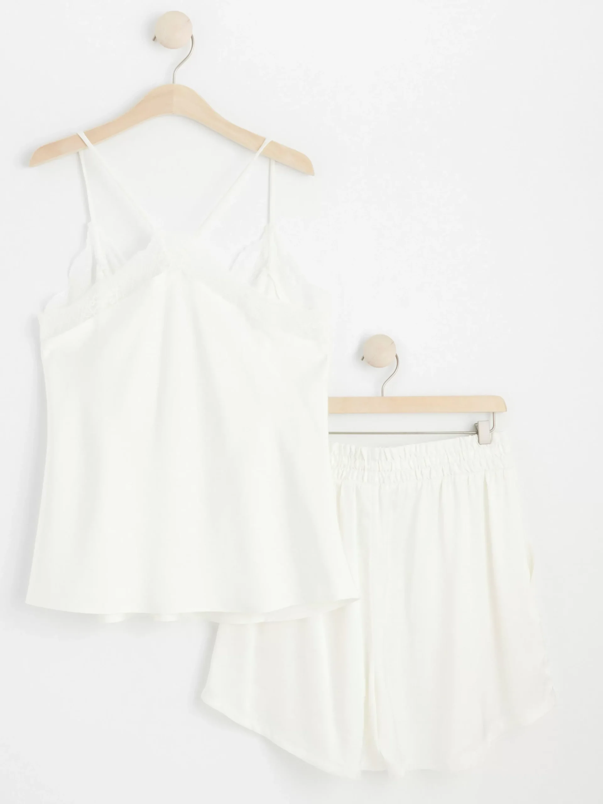 Nattplagg>Lindex Pyjamasset I Satin Light White