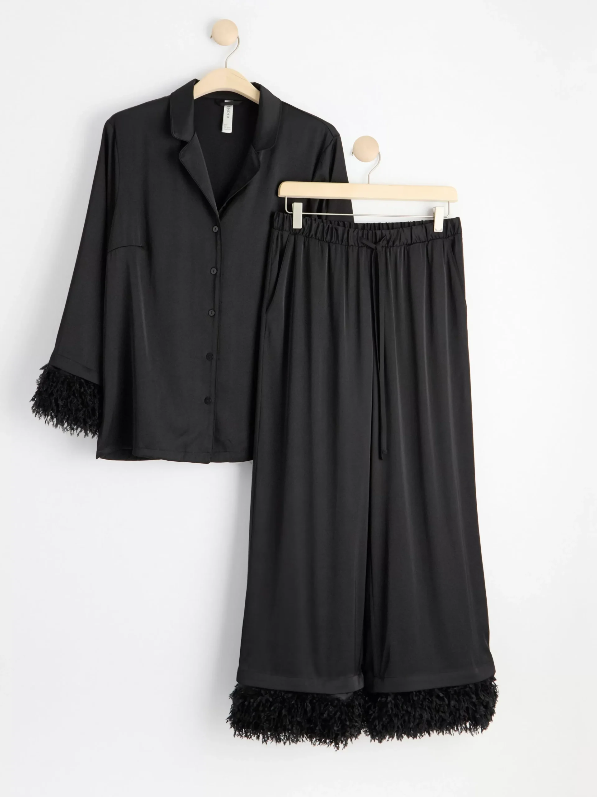 Nattplagg>Lindex Pyjamasset I Satin Med Fuskfjadrar Black