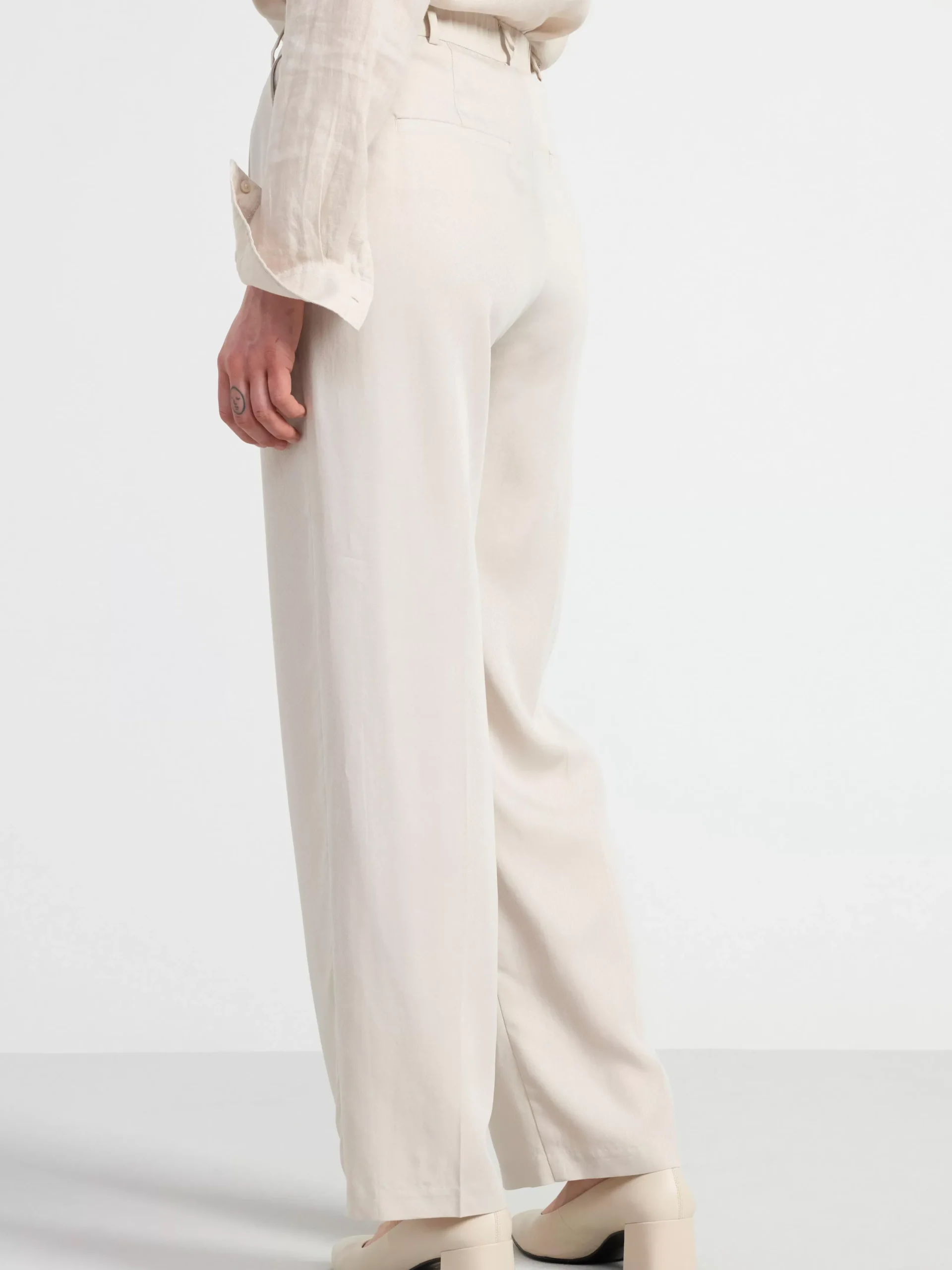 Byxor>Lindex Rak Byxa Med Hog Midja Light Beige