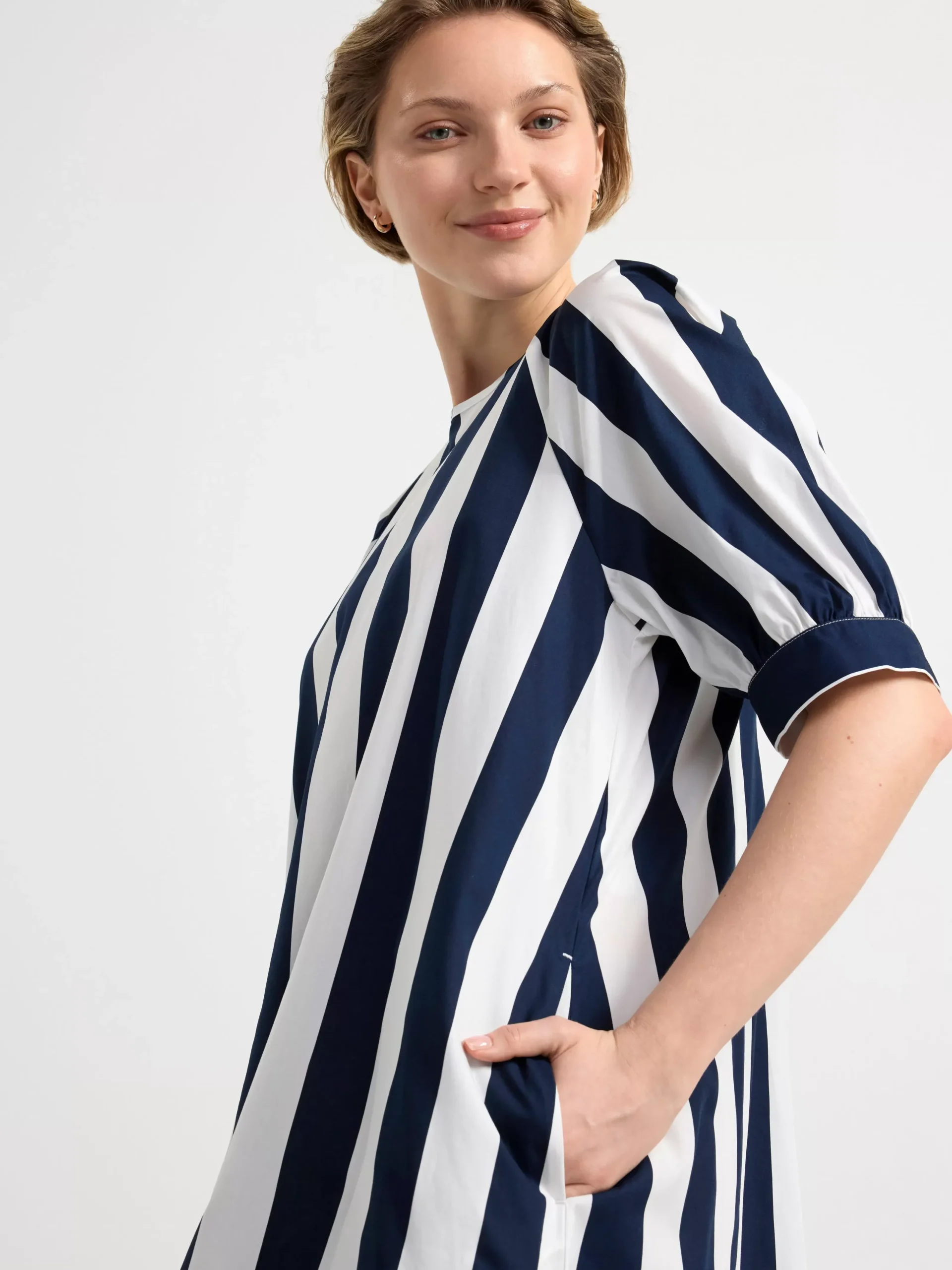 Klänningar>Lindex Randig Midiklanning Med Puffarm Navy