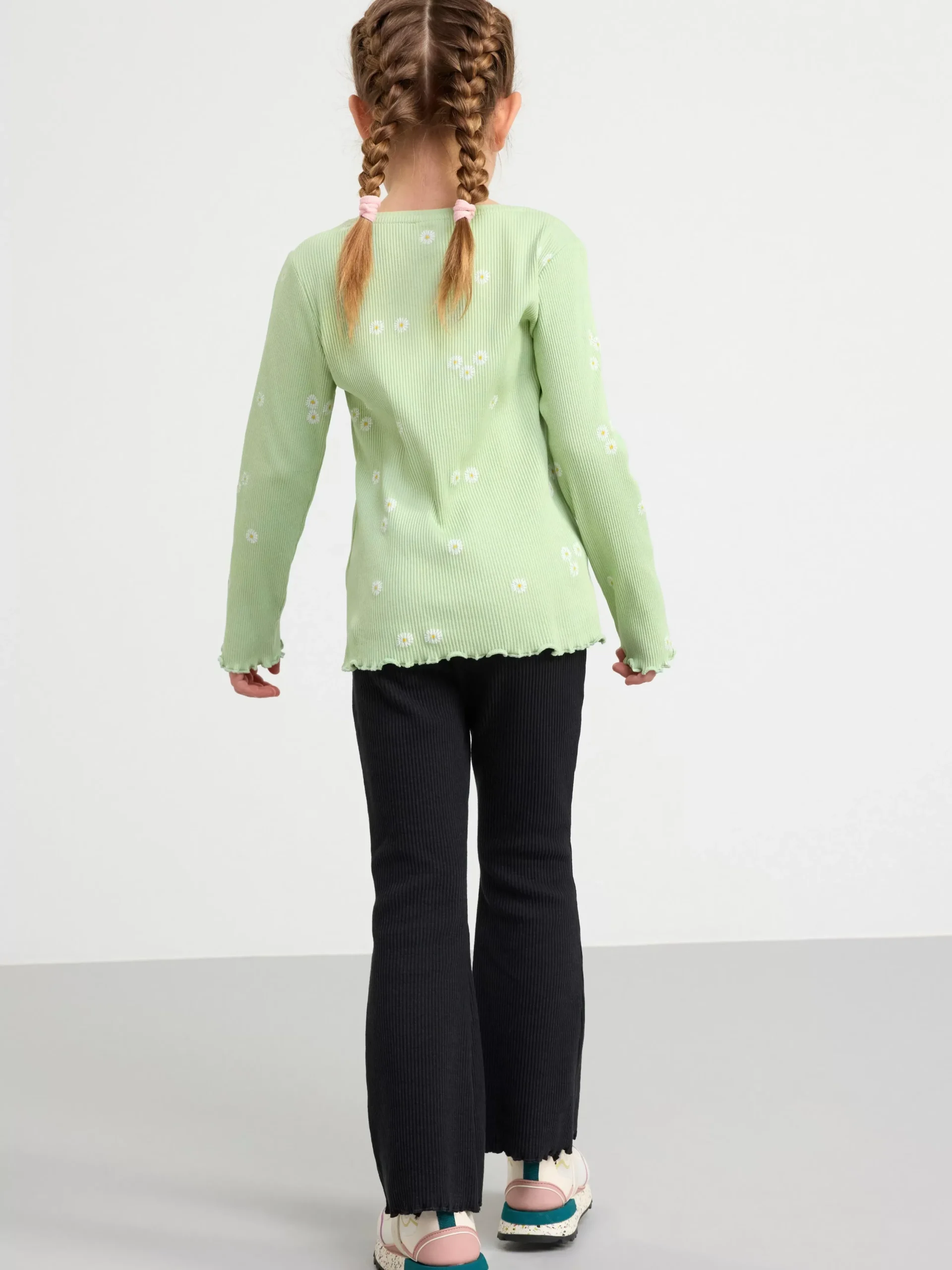 Toppar & T-Shirts>Lindex Ribbad Langarmad Topp Med Blommor Light Dusty Green