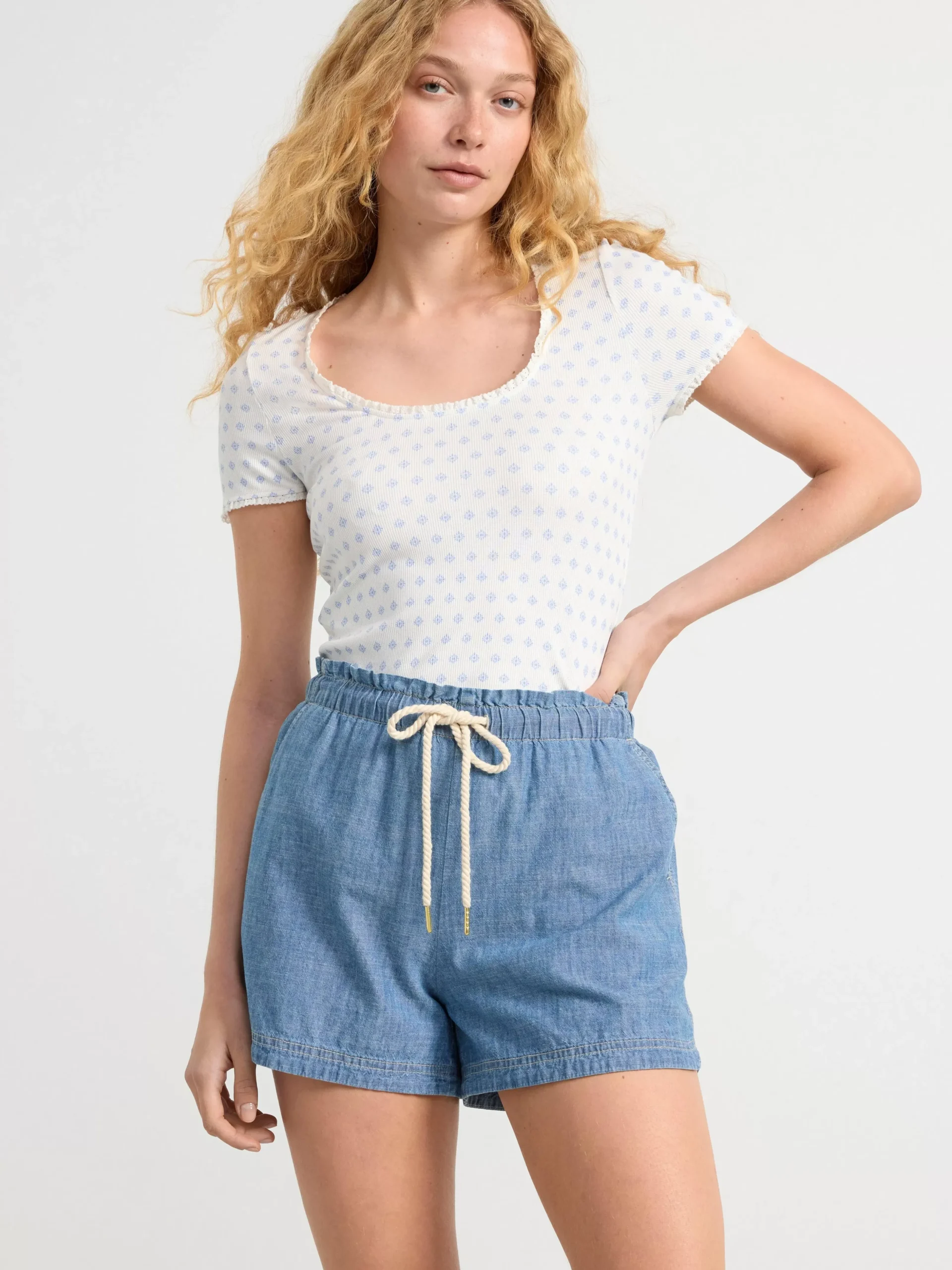 Toppar & T-Shirts>Lindex Ribbad Topp Med Blommor Off White