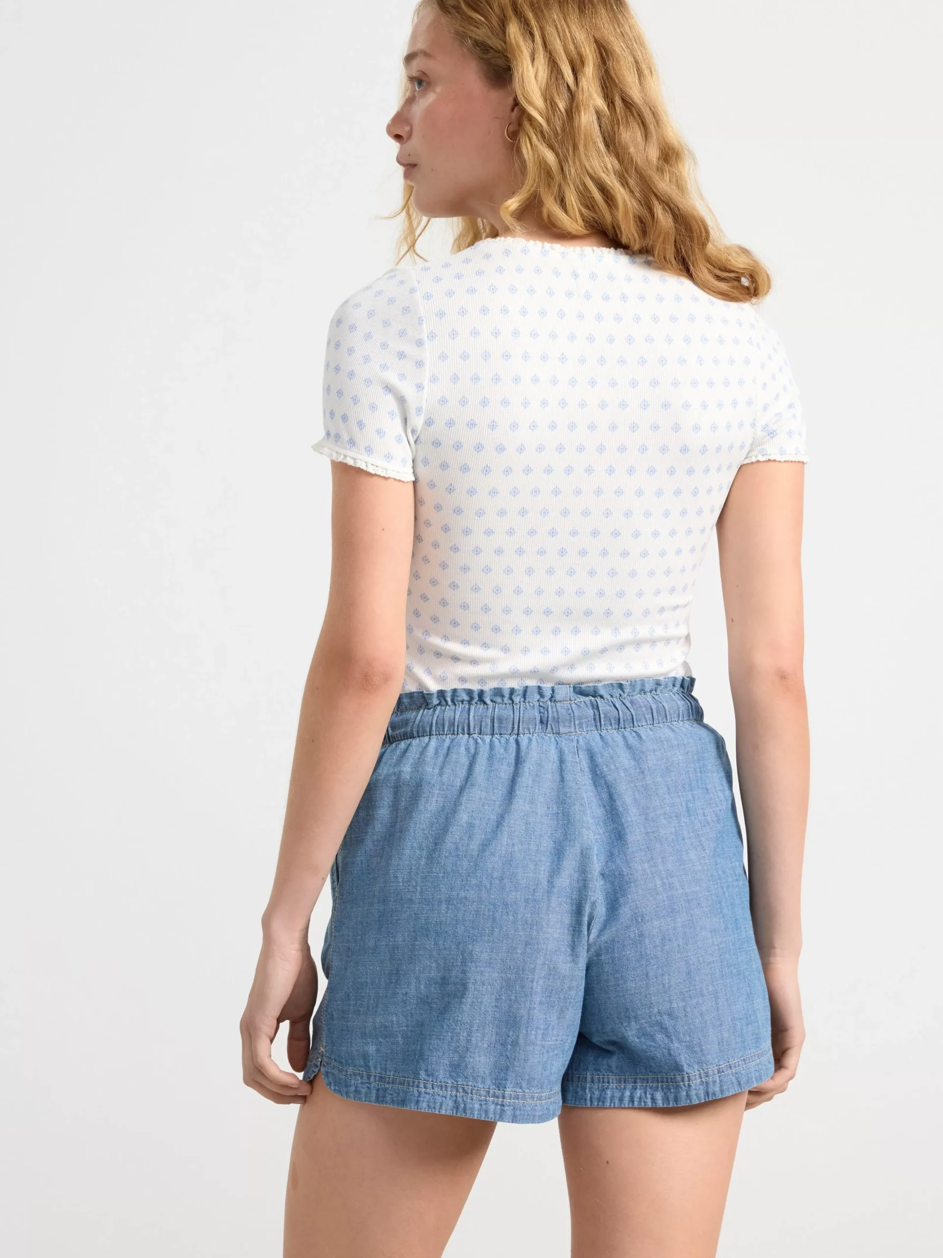 Toppar & T-Shirts>Lindex Ribbad Topp Med Blommor Off White