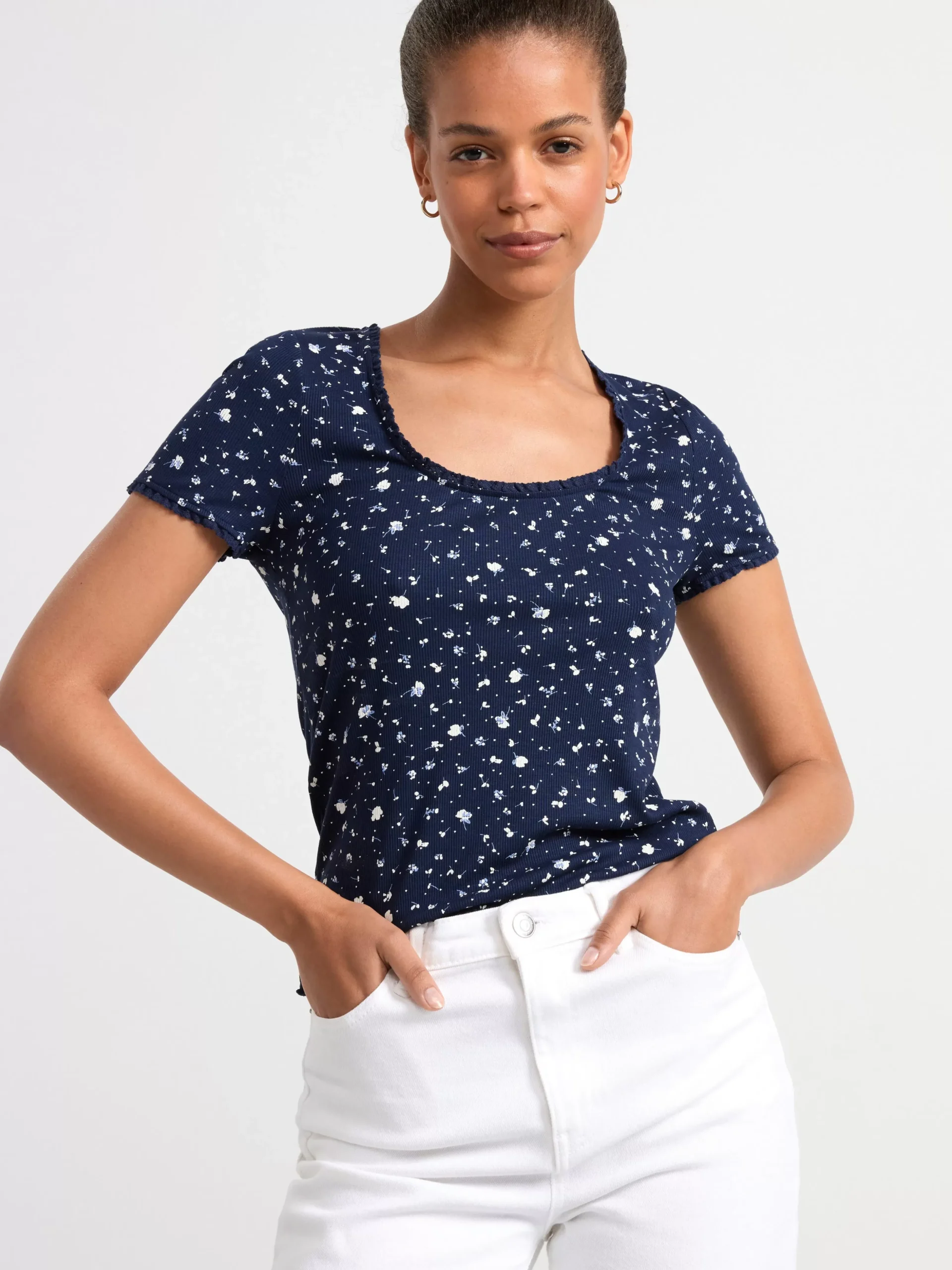 Toppar & T-Shirts>Lindex Ribbad Topp Med Blommor Navy