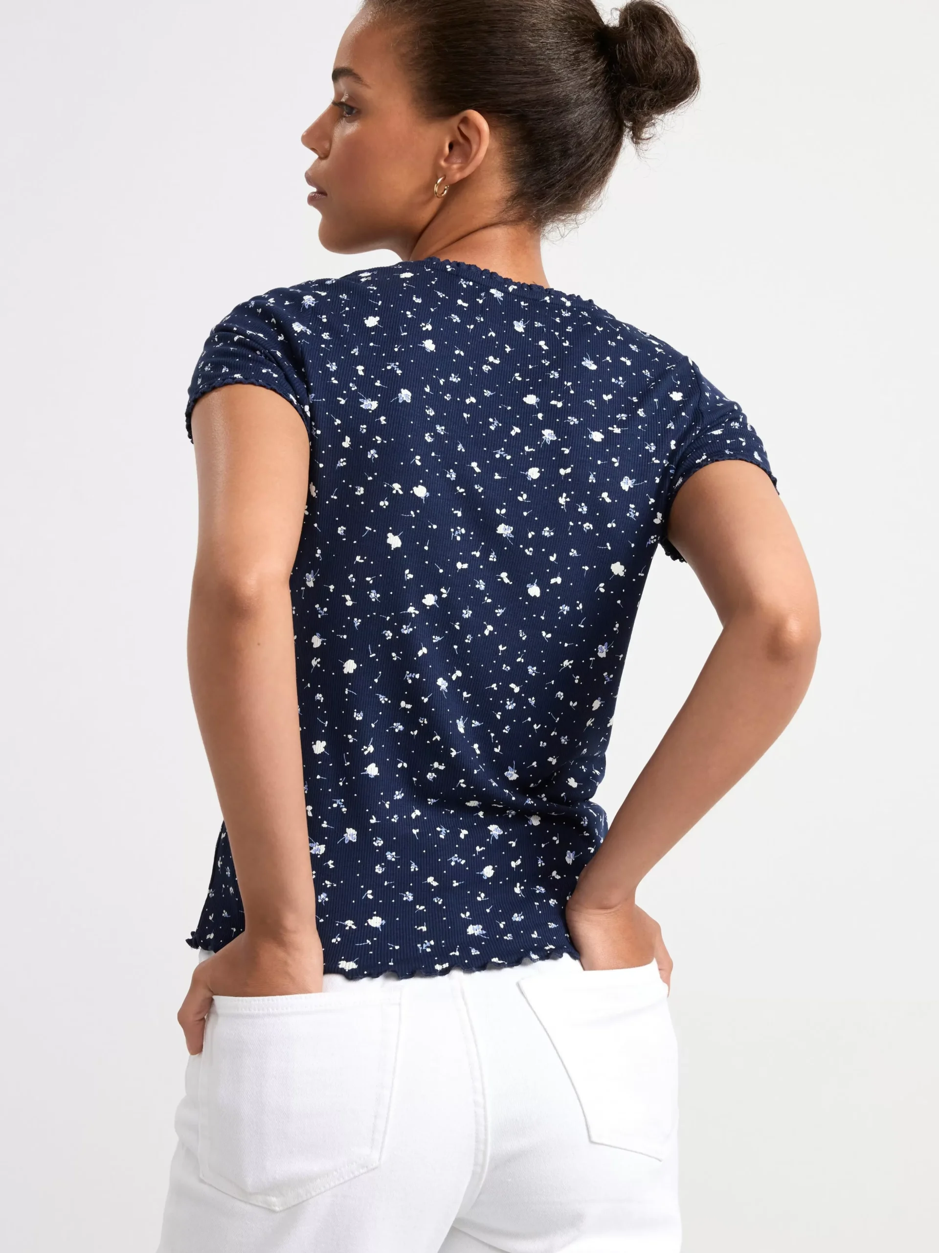 Toppar & T-Shirts>Lindex Ribbad Topp Med Blommor Navy