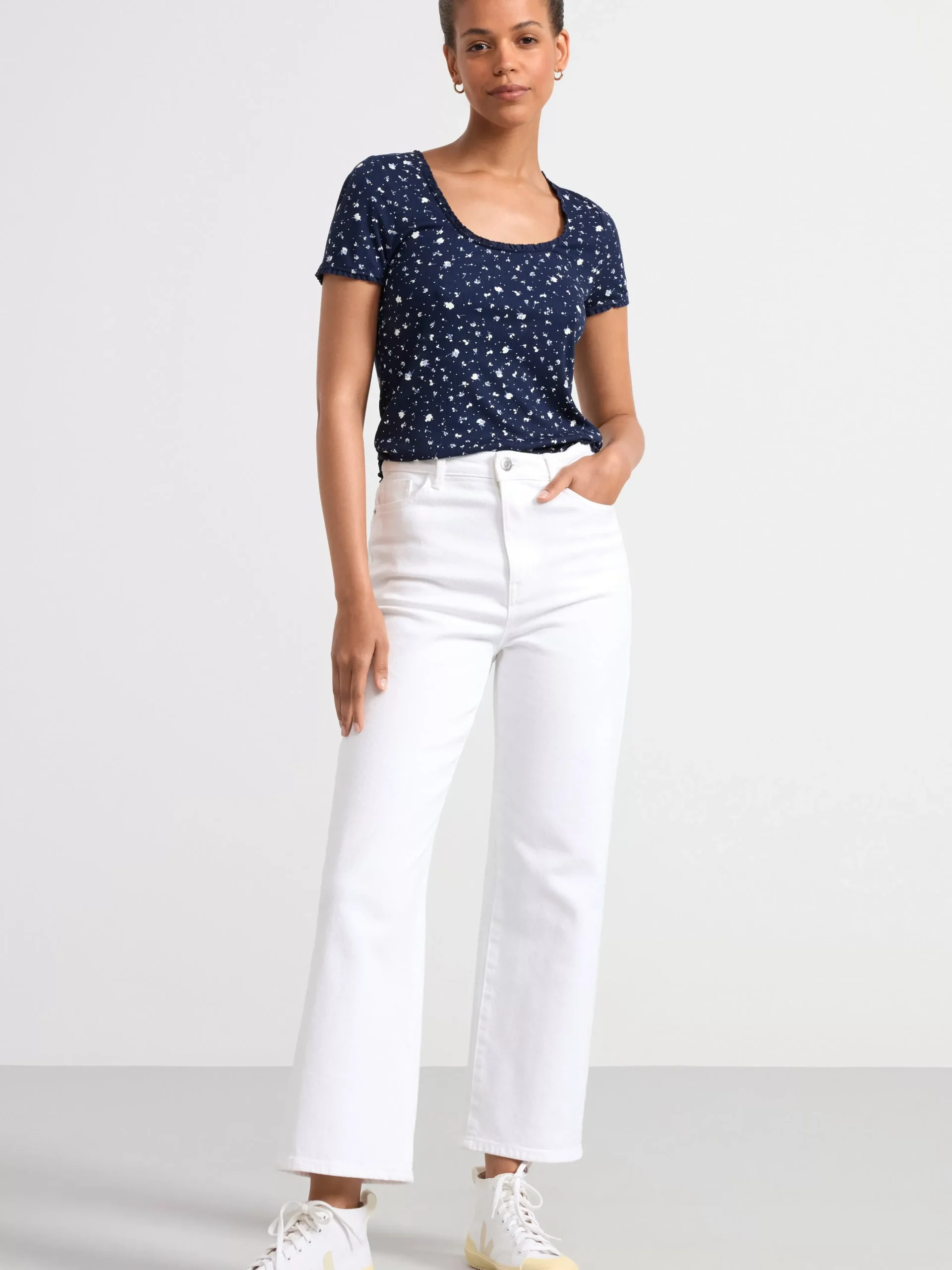 Toppar & T-Shirts>Lindex Ribbad Topp Med Blommor Navy