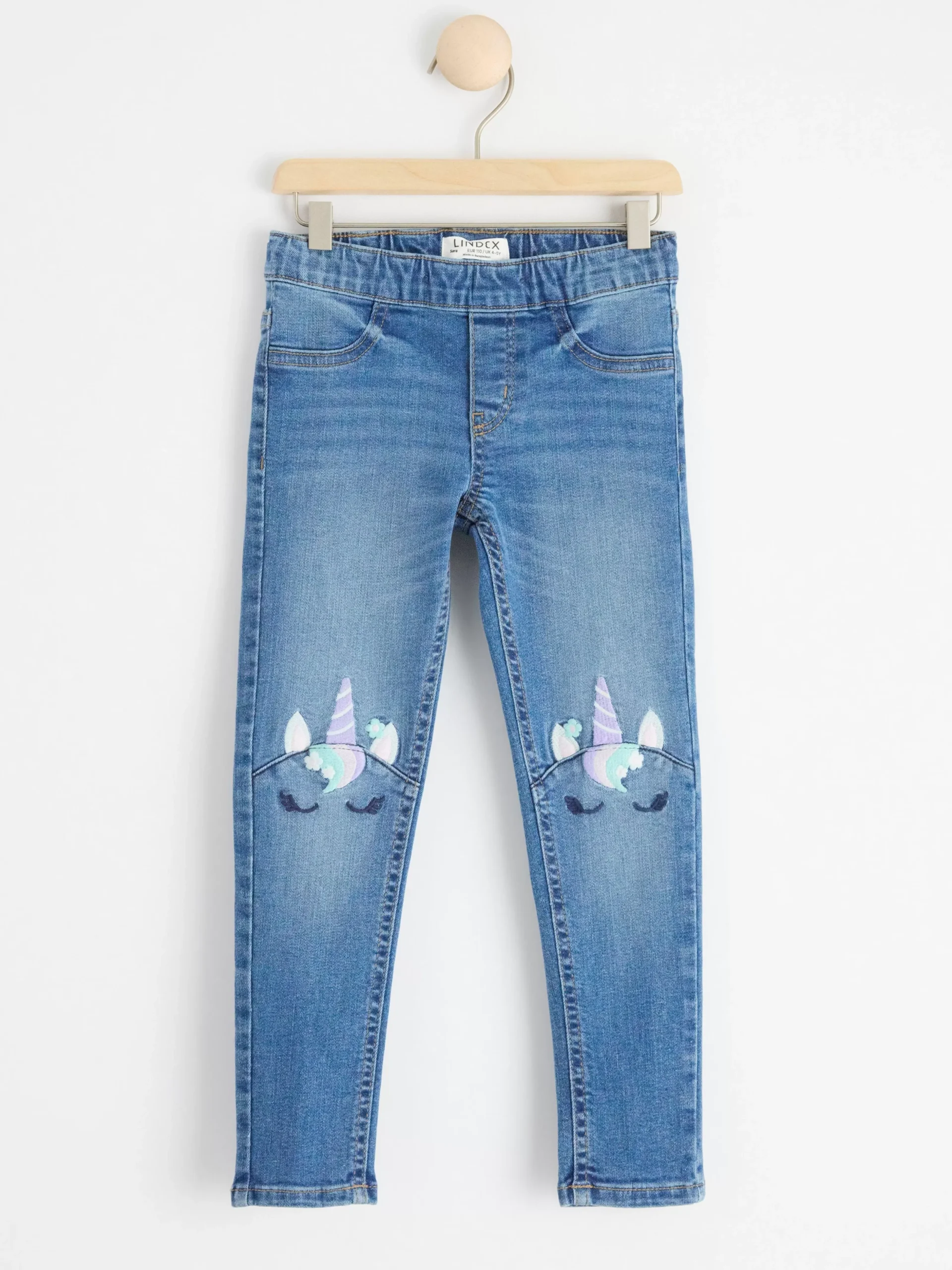 Jeans>Lindex Sara Slim Jeans Med Normalhog Midja Och Broderier Pa Knana Denim