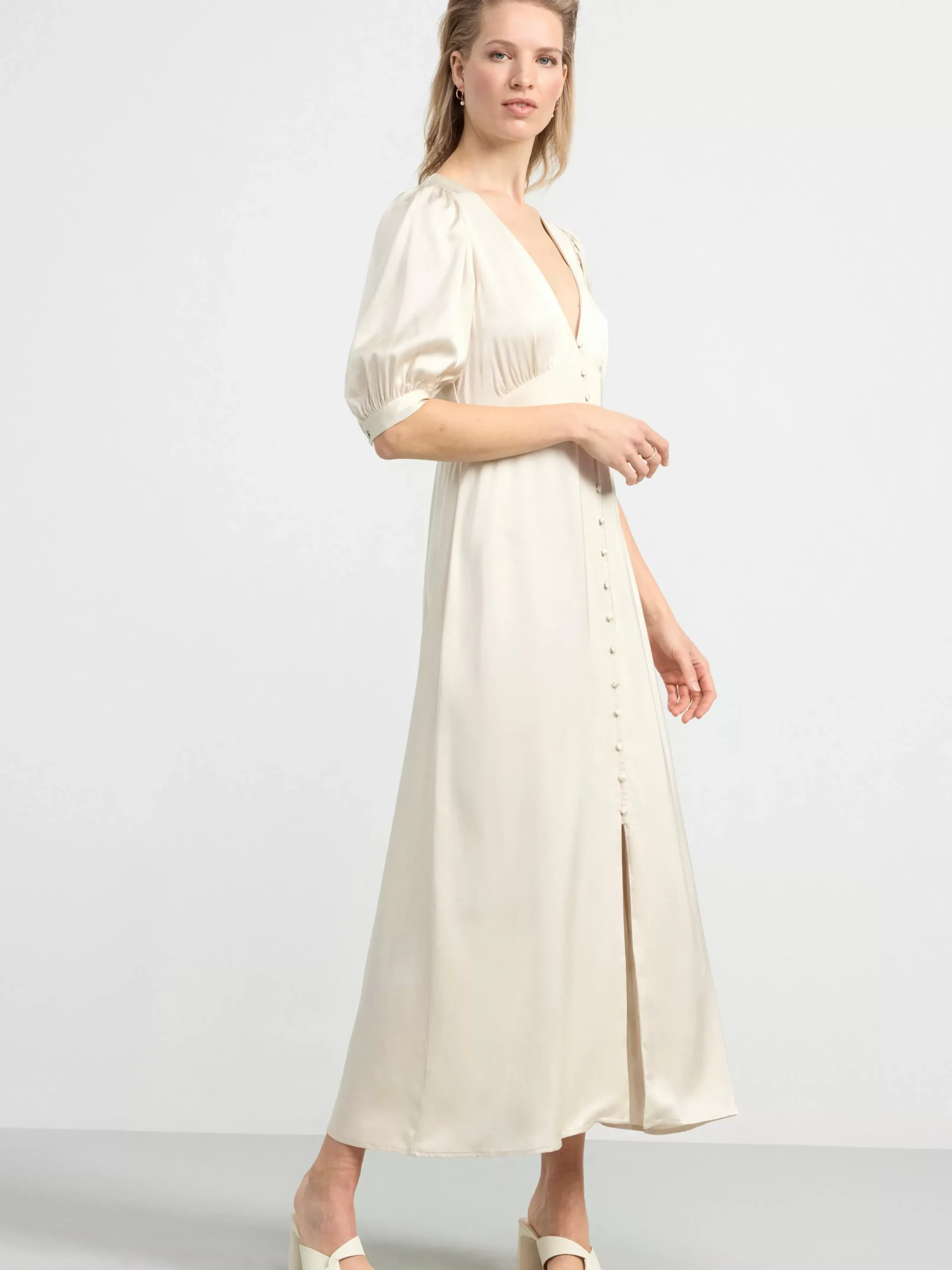 Klänningar>Lindex Satinklanning Med Kort Puffarm Och Knappar Light Beige