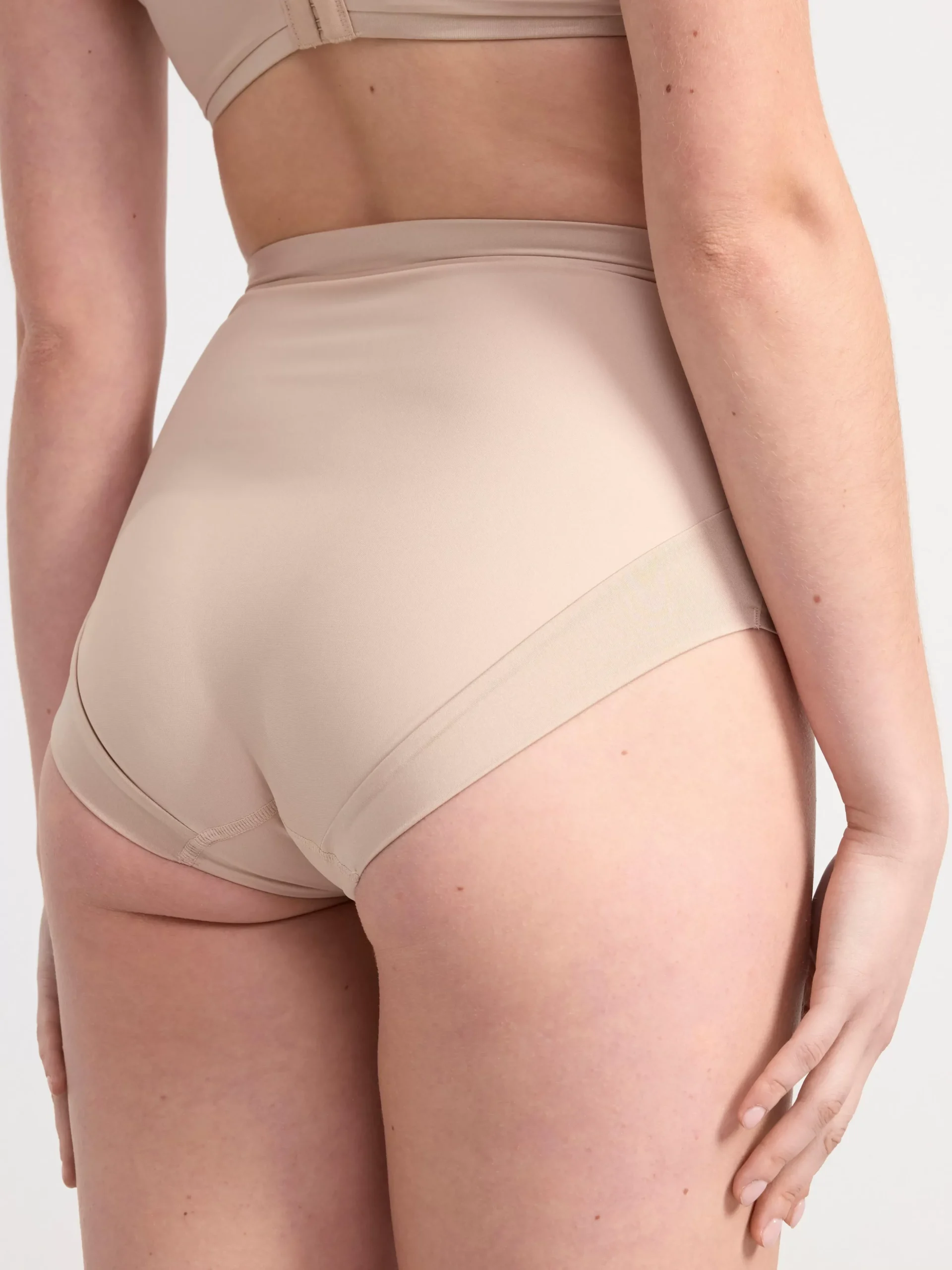 Trosor>Lindex Shapingtrosa Beige
