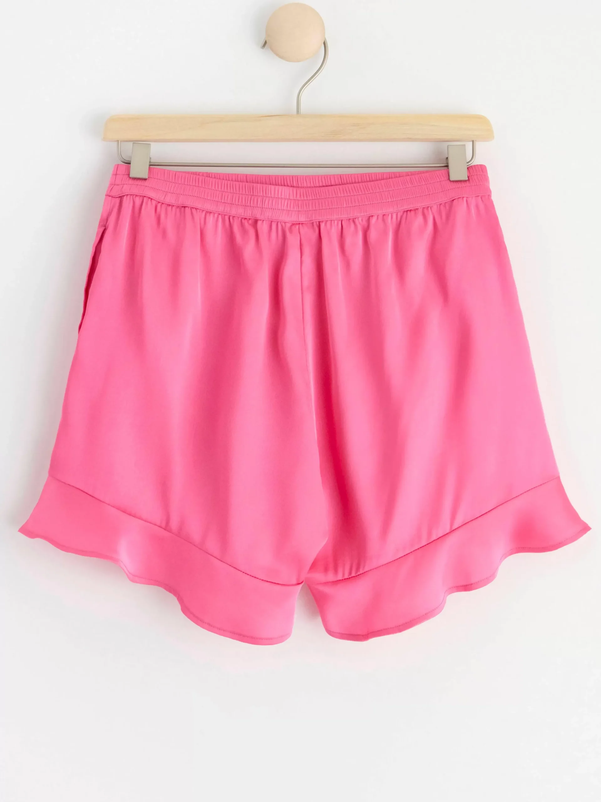 Byxor & Leggings>Lindex Shorts I Satin Med Volanger Pink