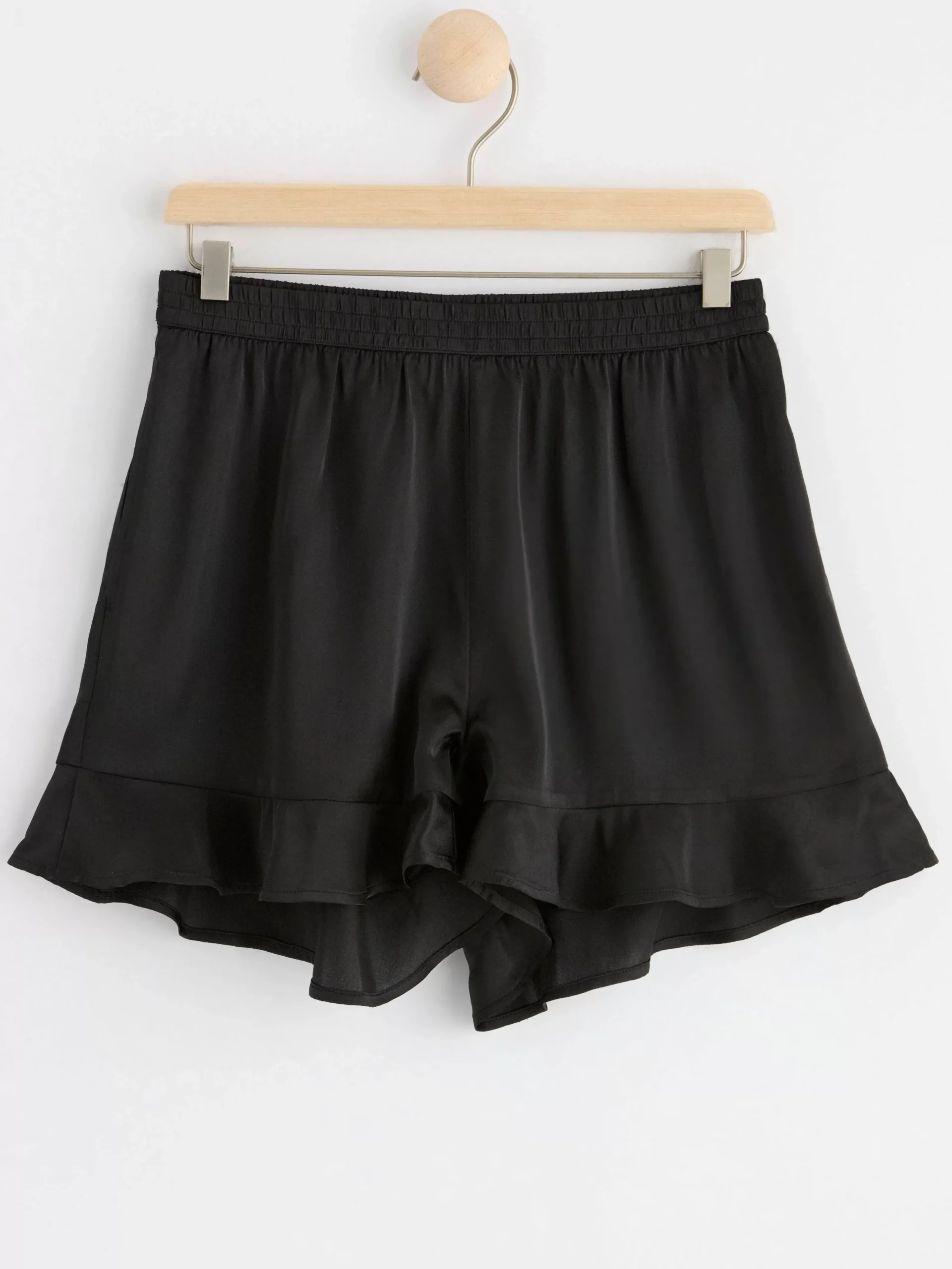 Byxor & Leggings>Lindex Shorts I Satin Med Volanger Black