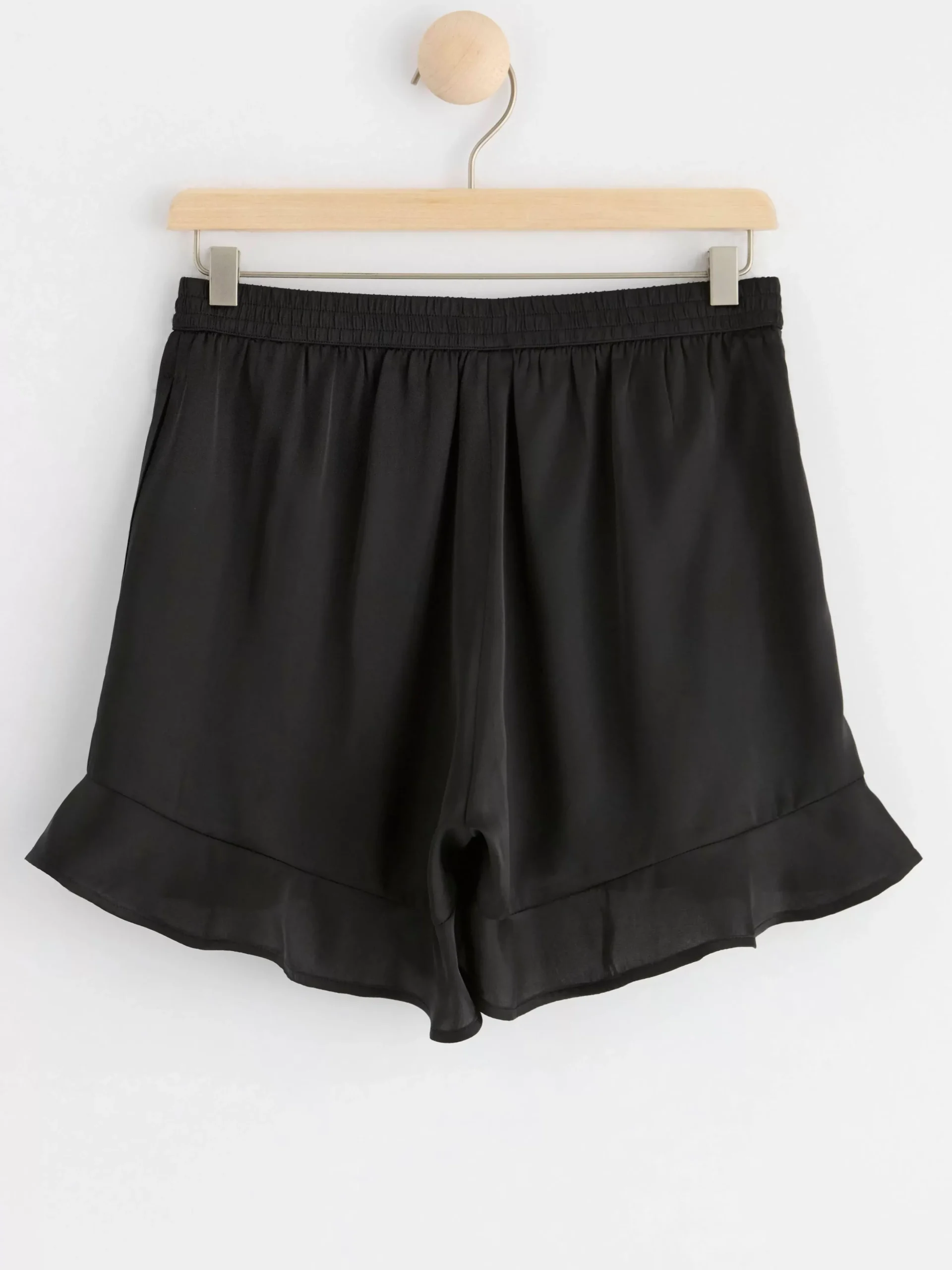 Byxor & Leggings>Lindex Shorts I Satin Med Volanger Black