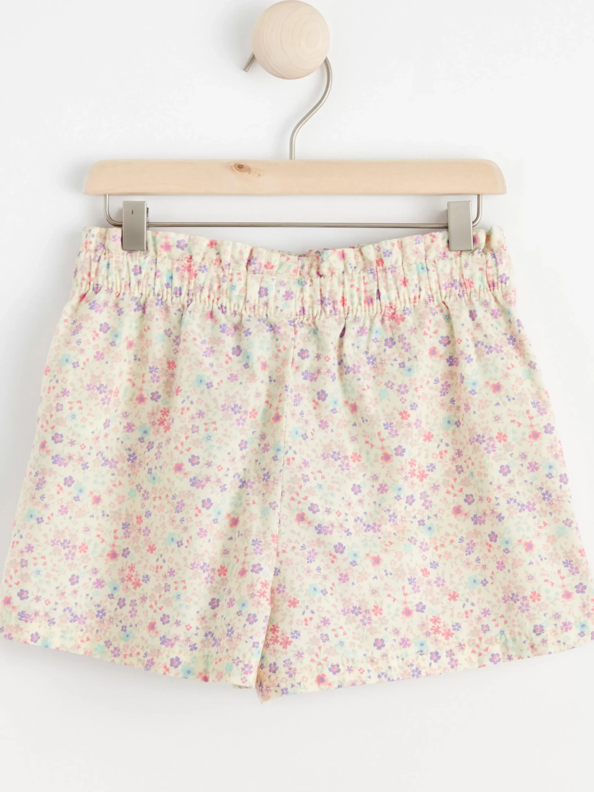 Byxor & Leggings>Lindex Shorts Med Hog Midja, Avsmalnade Ben Och Midja I Paperbag-Stil Sky Lilac