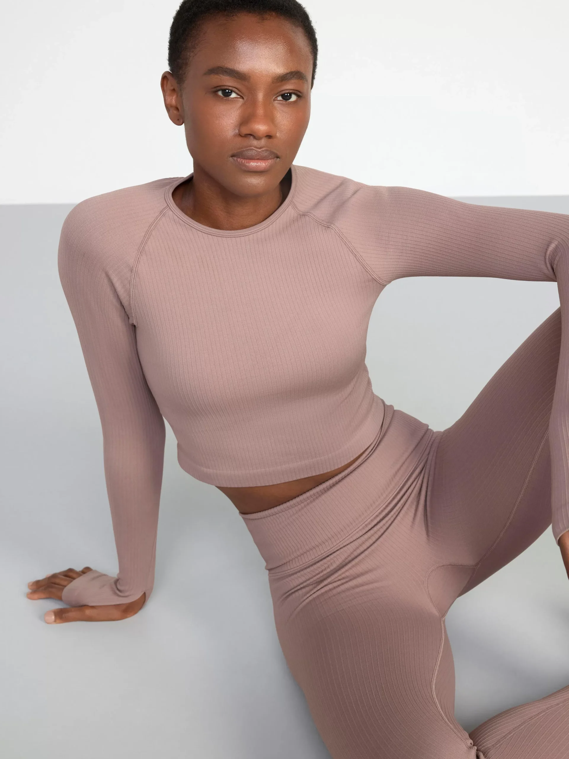 Träningskläder>Lindex Somlos Ribbad Och Croppad Sporttopp Light Dusty Brown