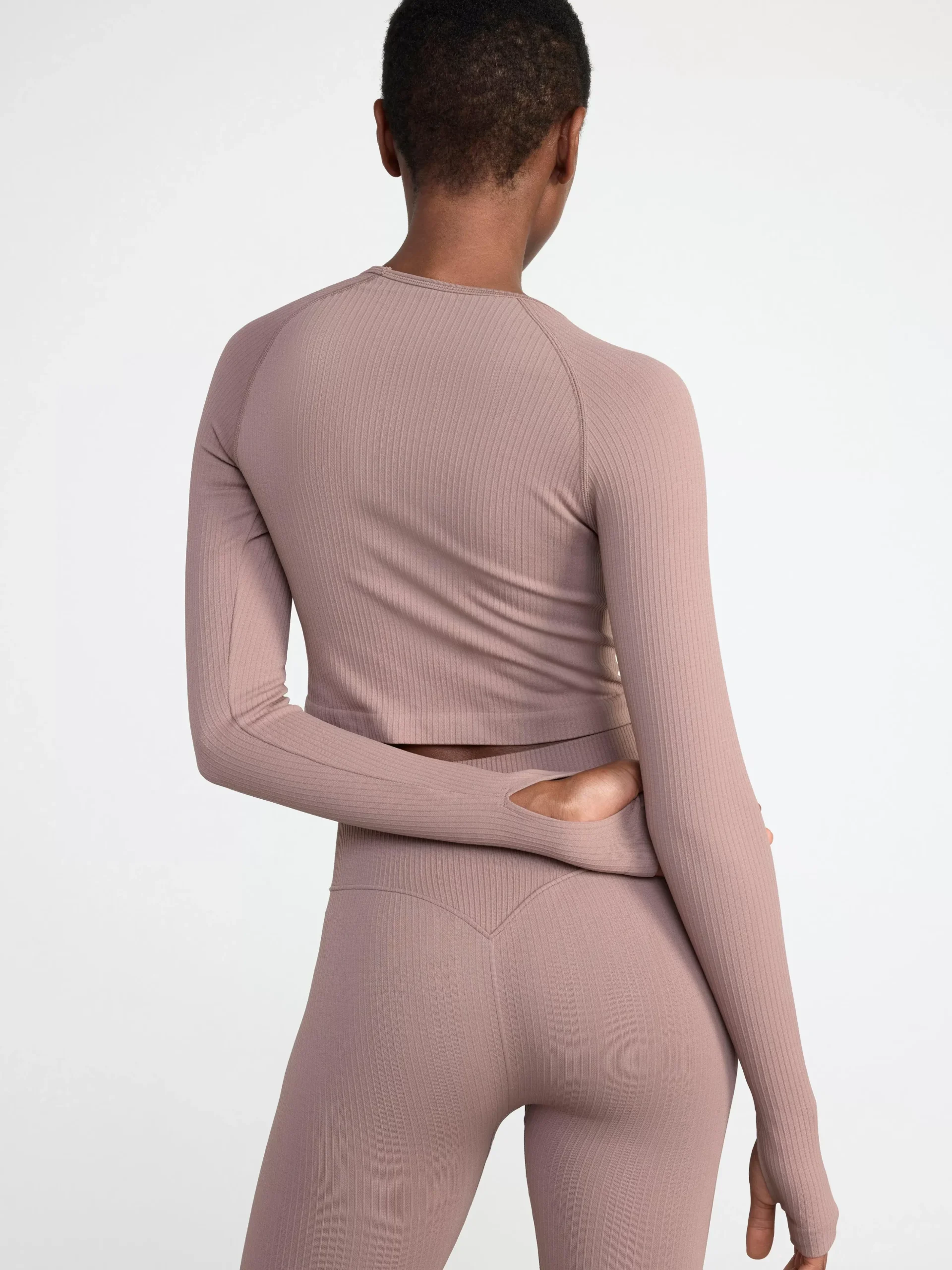 Träningskläder>Lindex Somlos Ribbad Och Croppad Sporttopp Light Dusty Brown