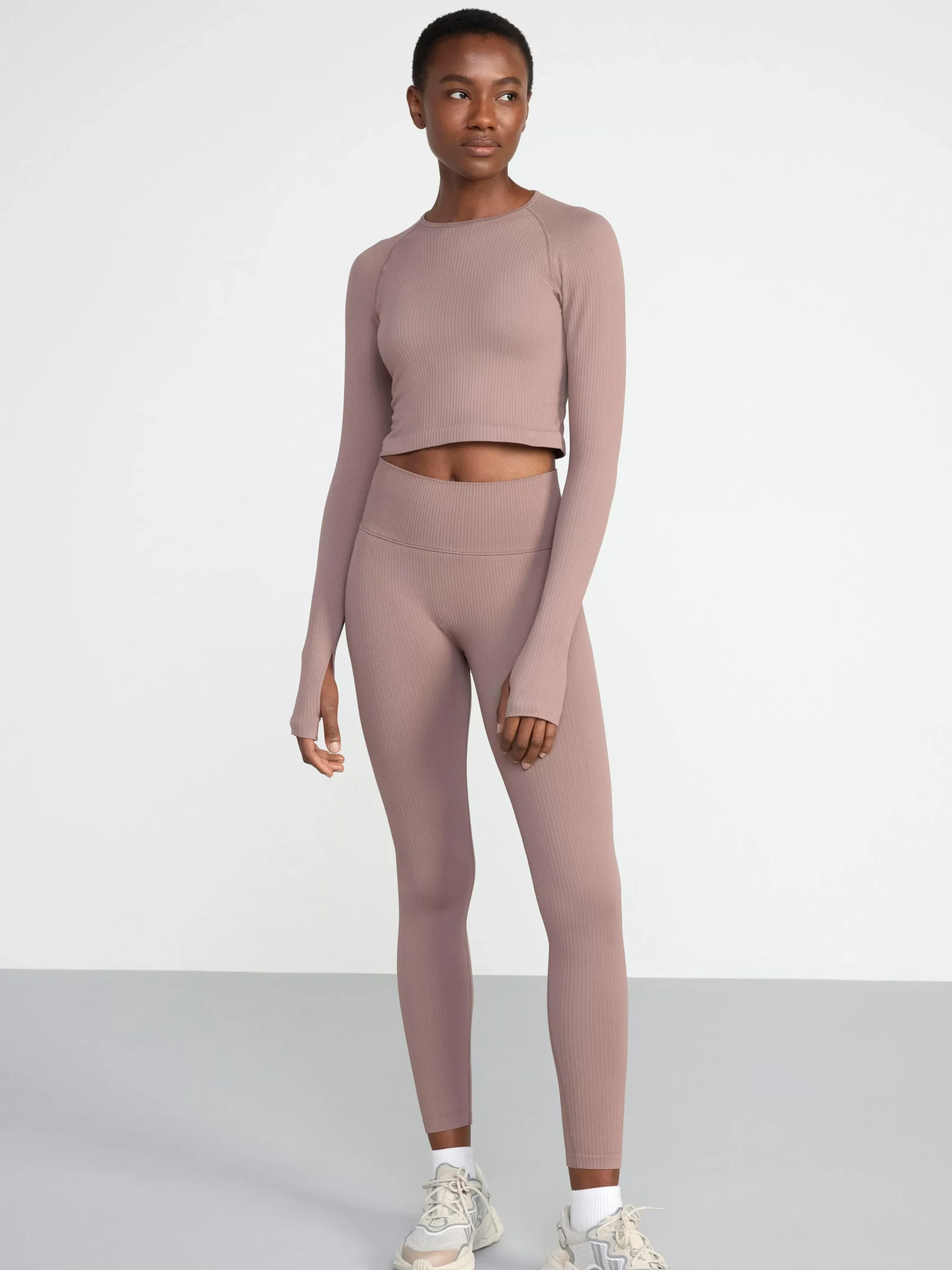 Träningskläder>Lindex Somlos Ribbad Och Croppad Sporttopp Light Dusty Brown