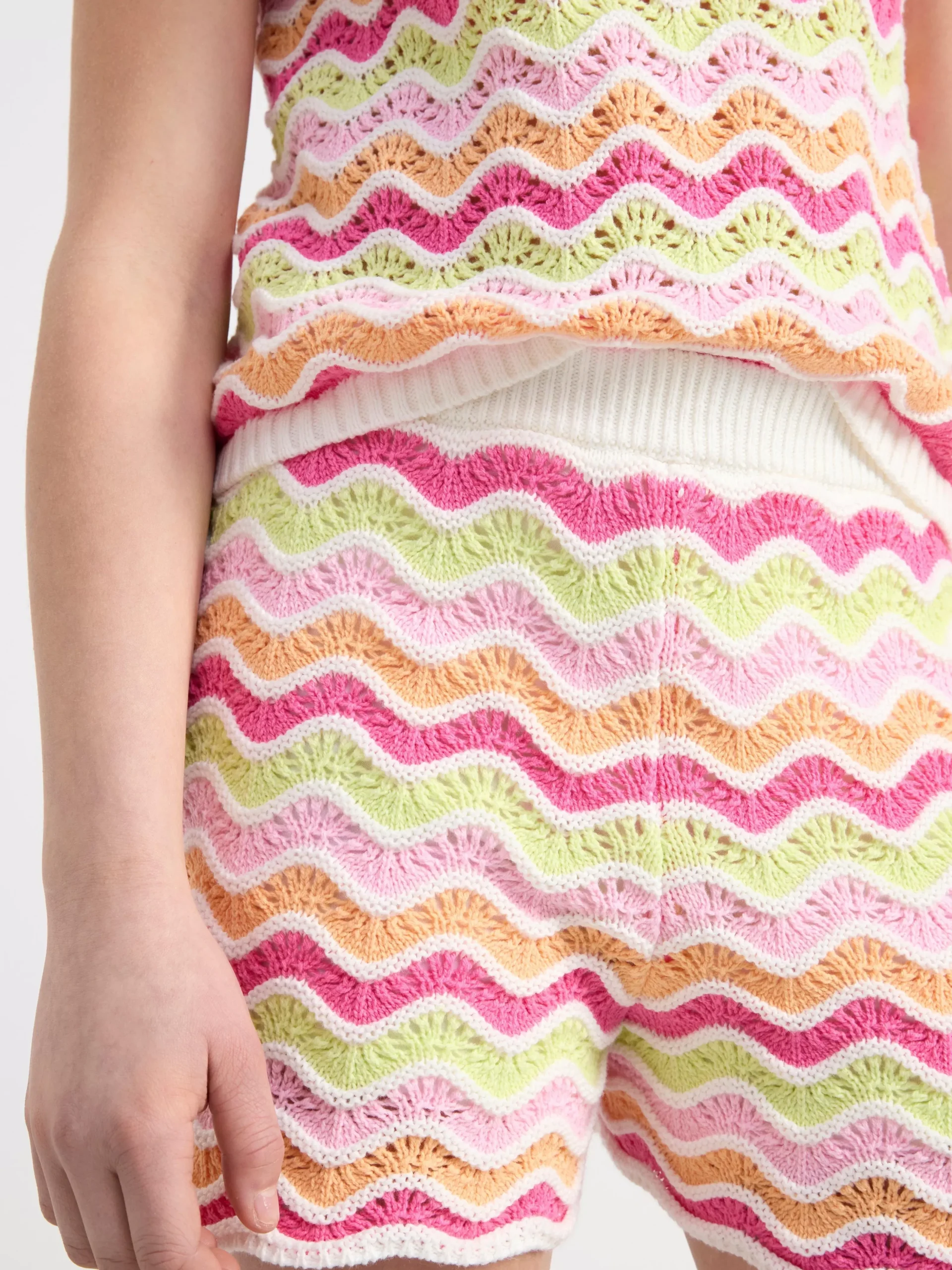 Byxor & Leggings>Lindex Stickade Shorts Light Dusty White