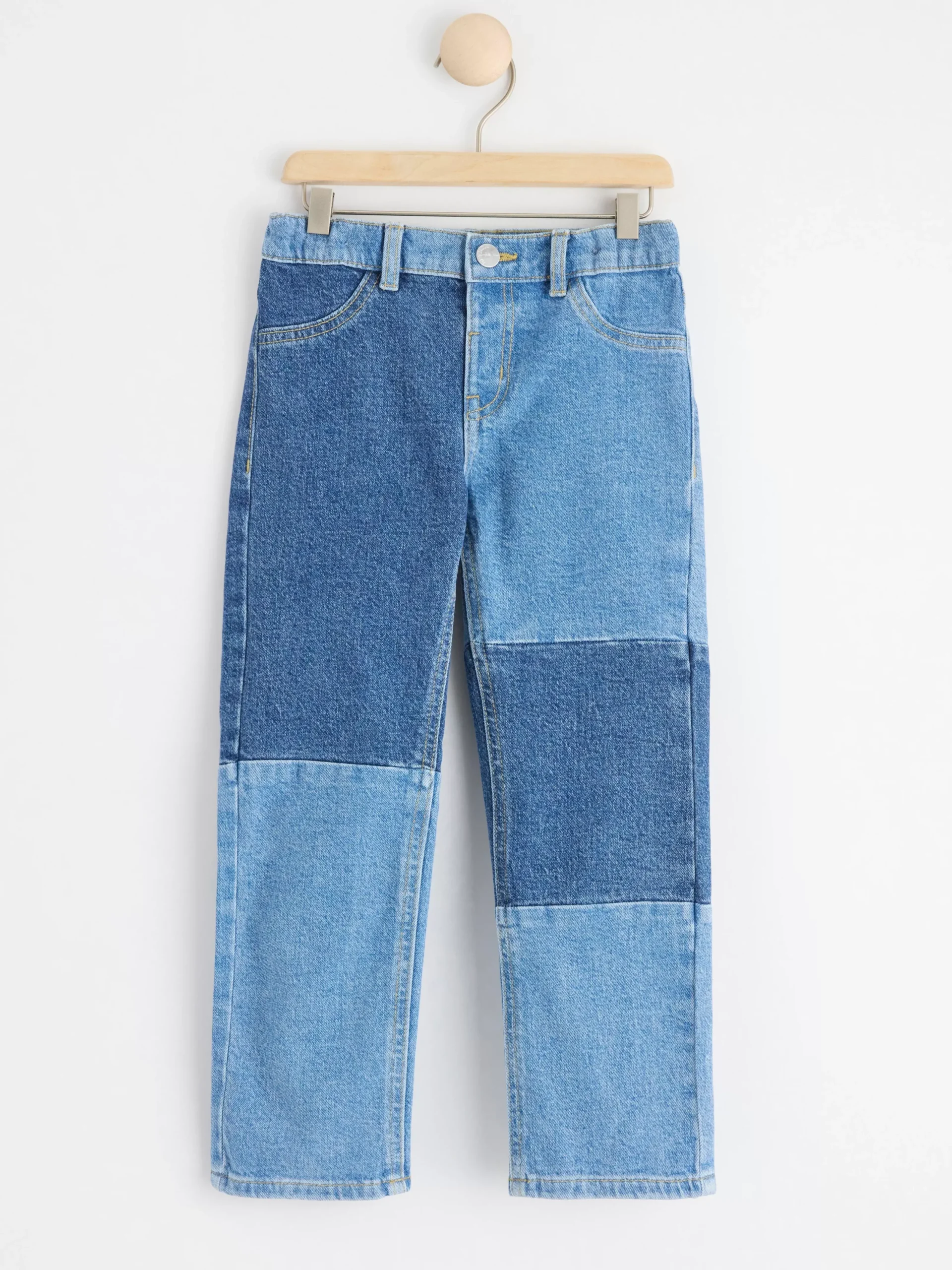 Jeans>Lindex Stina Jeans Med Rakt Ben, Normalhog Midja Och Lapptacksmonster Denim