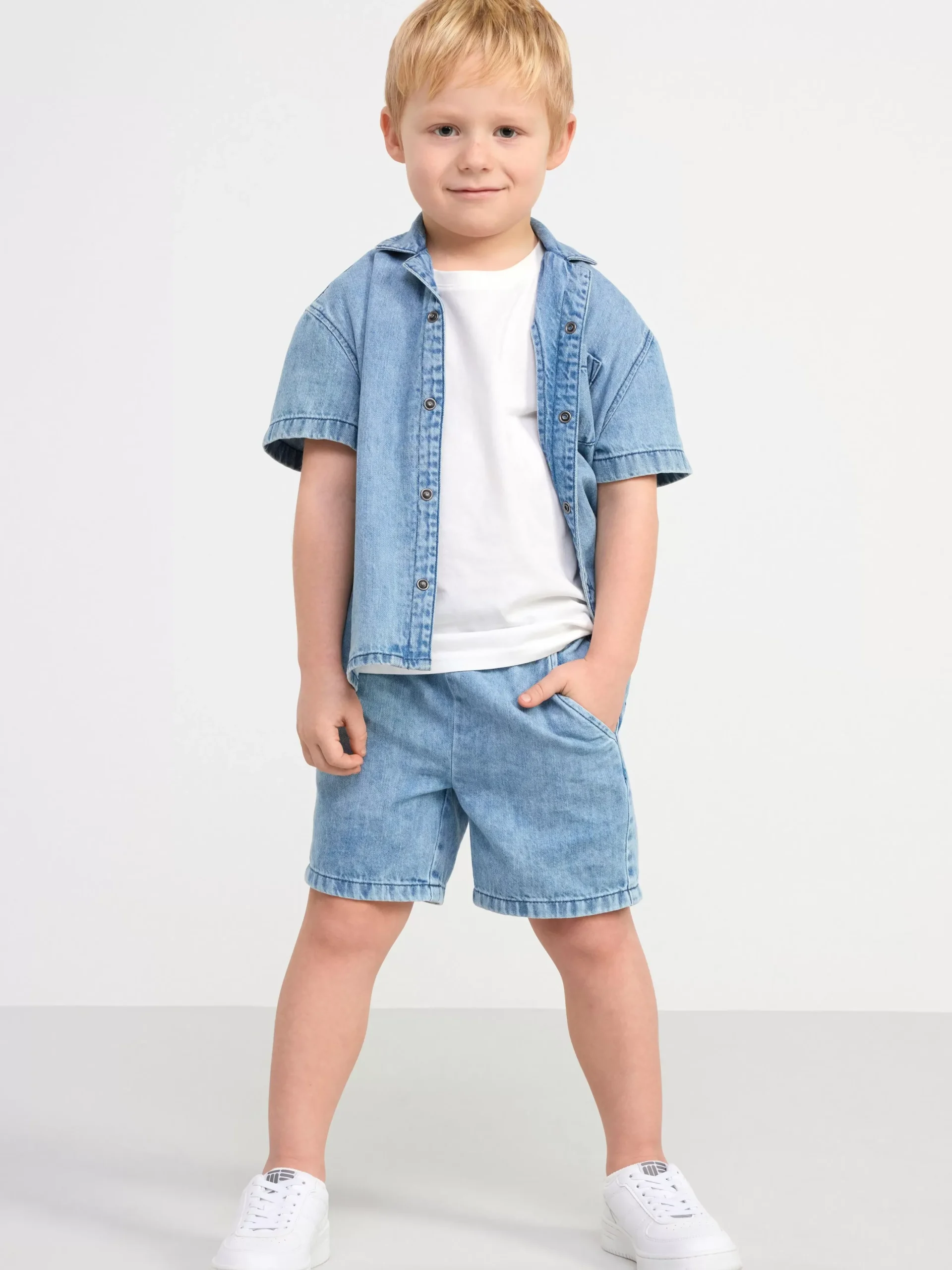 Byxor & Leggings>Lindex Svenshorts Med Normalhog Midja Och Rakt Ben Denim