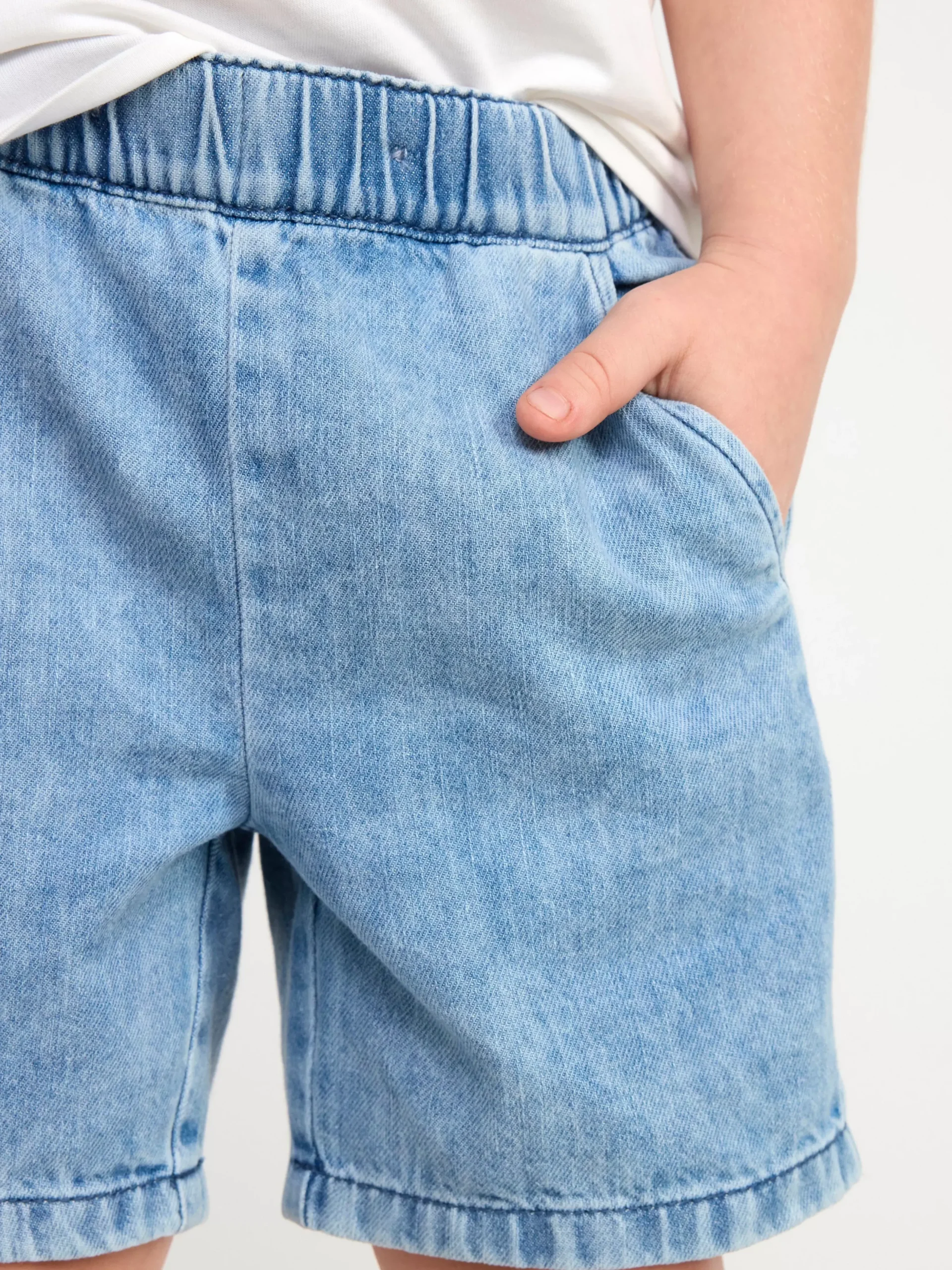 Byxor & Leggings>Lindex Svenshorts Med Normalhog Midja Och Rakt Ben Denim